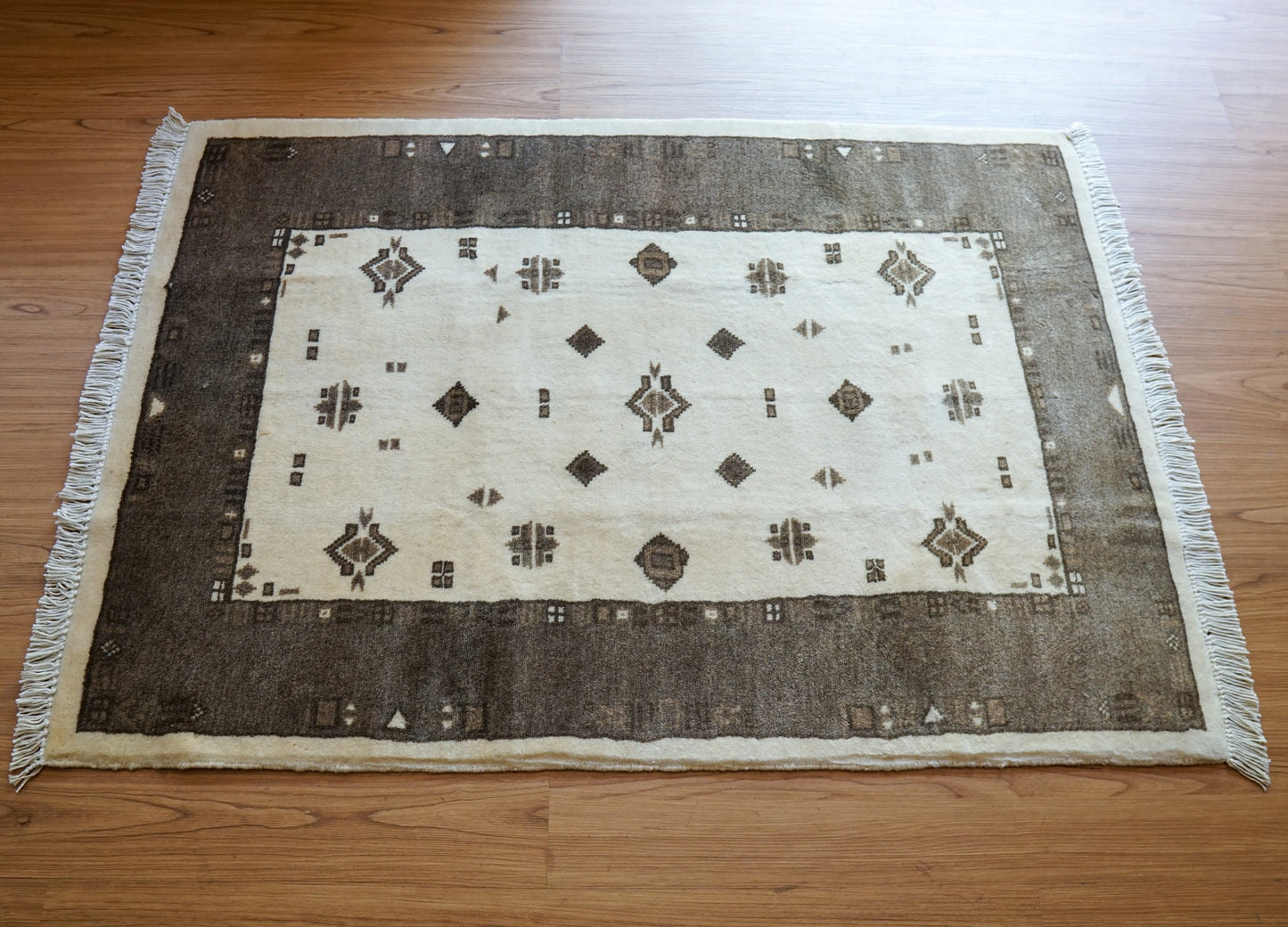 パキスタン手織り絨毯 . トライバルラグ 116×81cm Decorworks