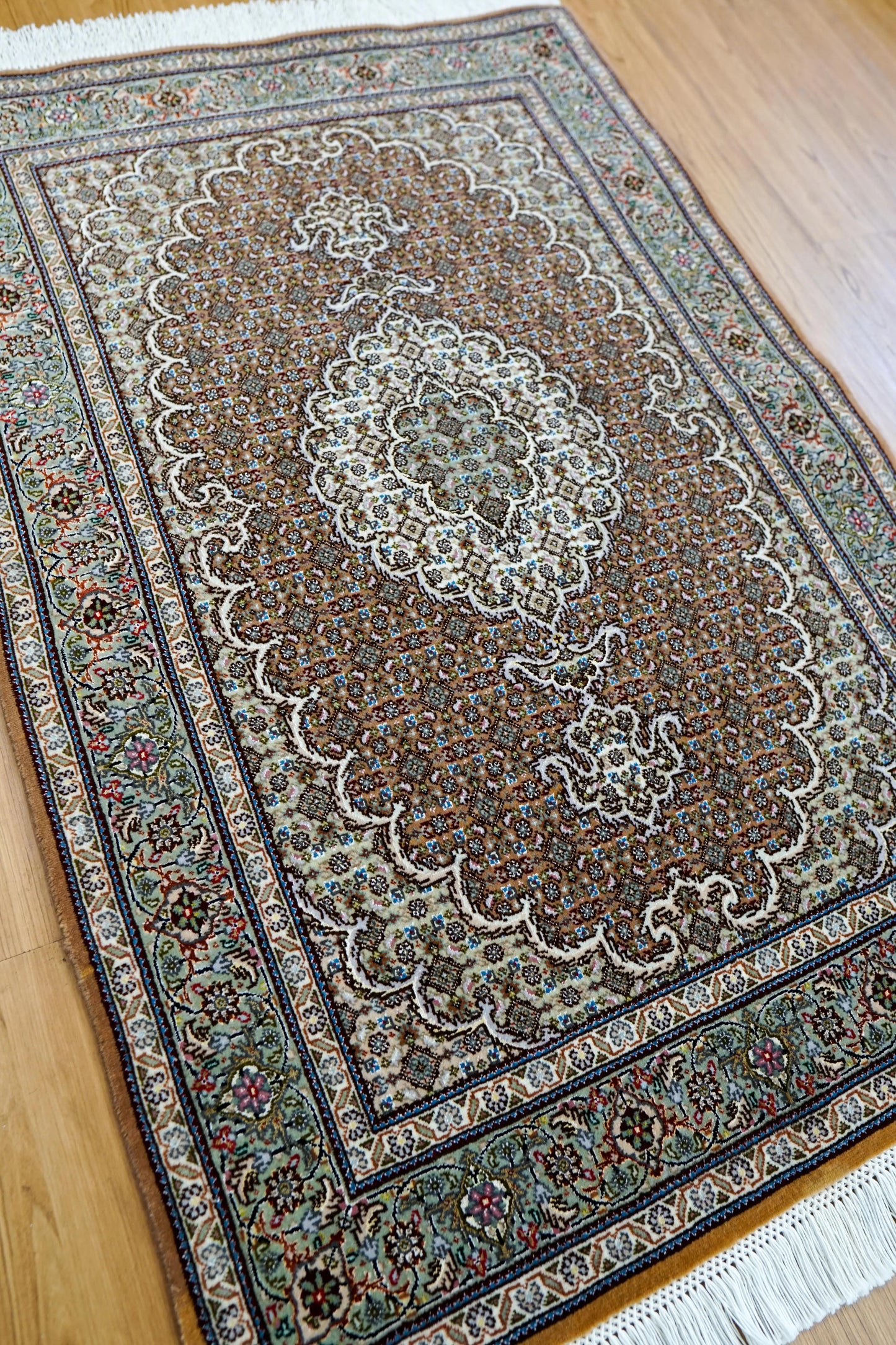 127×85cmペルシャ手織り絨毯 タブリーズ産 50RAJ Decorworks