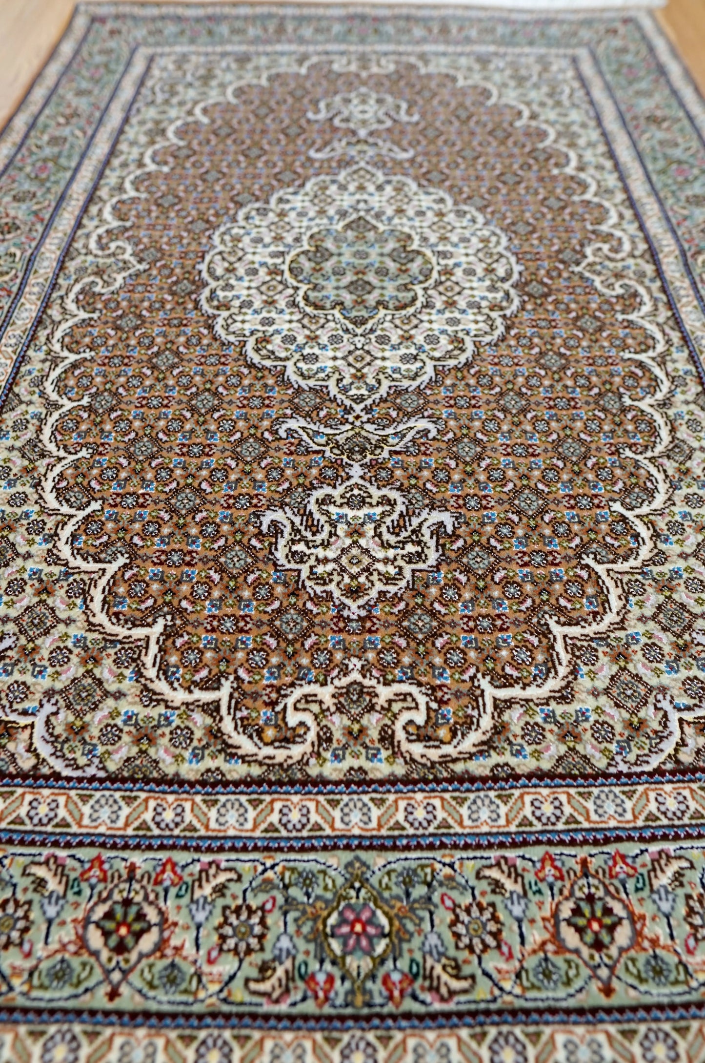 127×85cmペルシャ手織り絨毯 タブリーズ産 50RAJ Decorworks