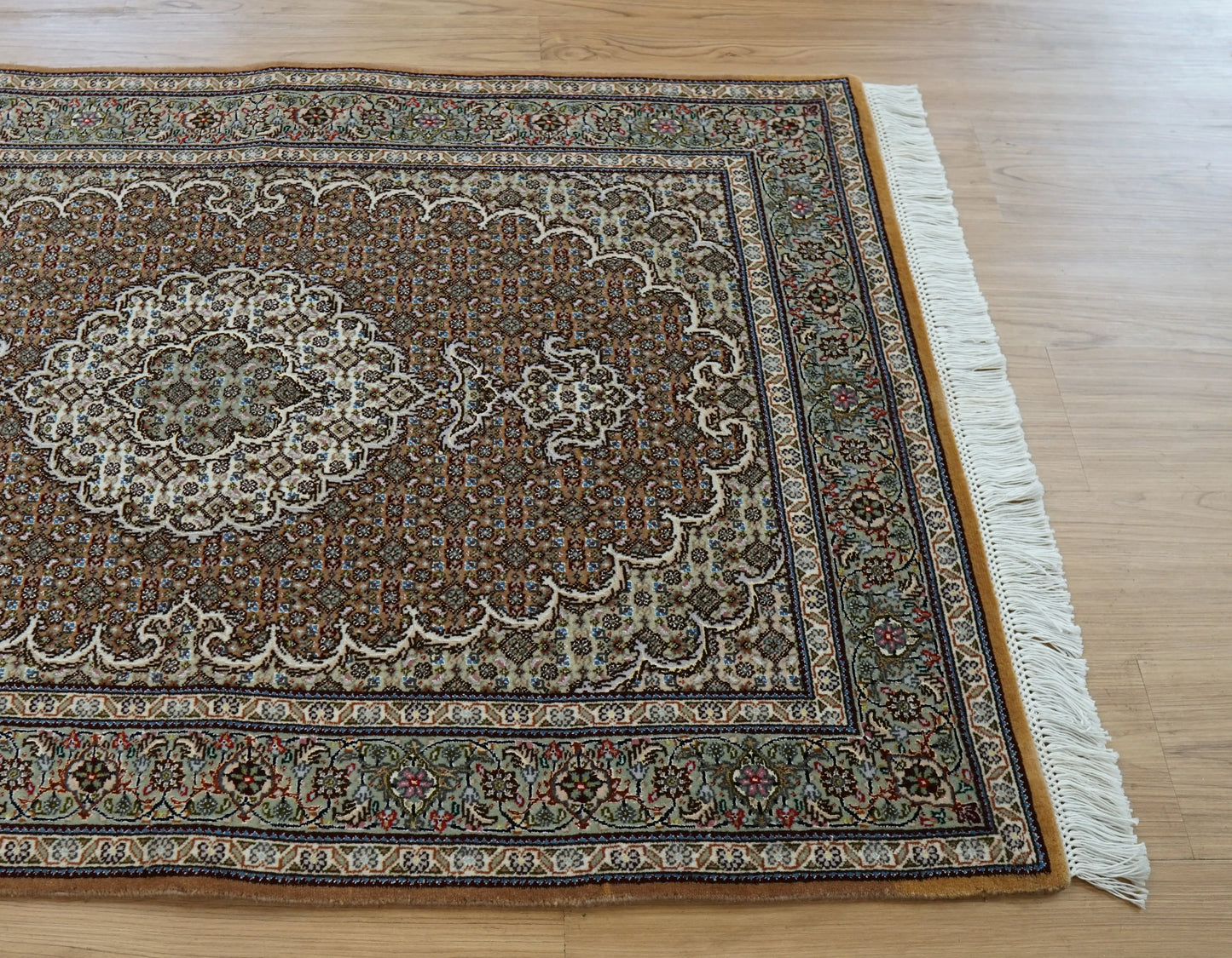 127×85cmペルシャ手織り絨毯 タブリーズ産 50RAJ Decorworks
