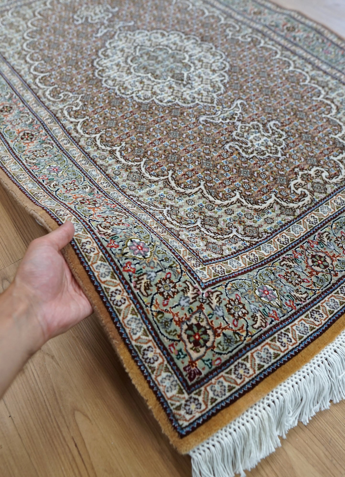 127×85cmペルシャ手織り絨毯 タブリーズ産 50RAJ Decorworks