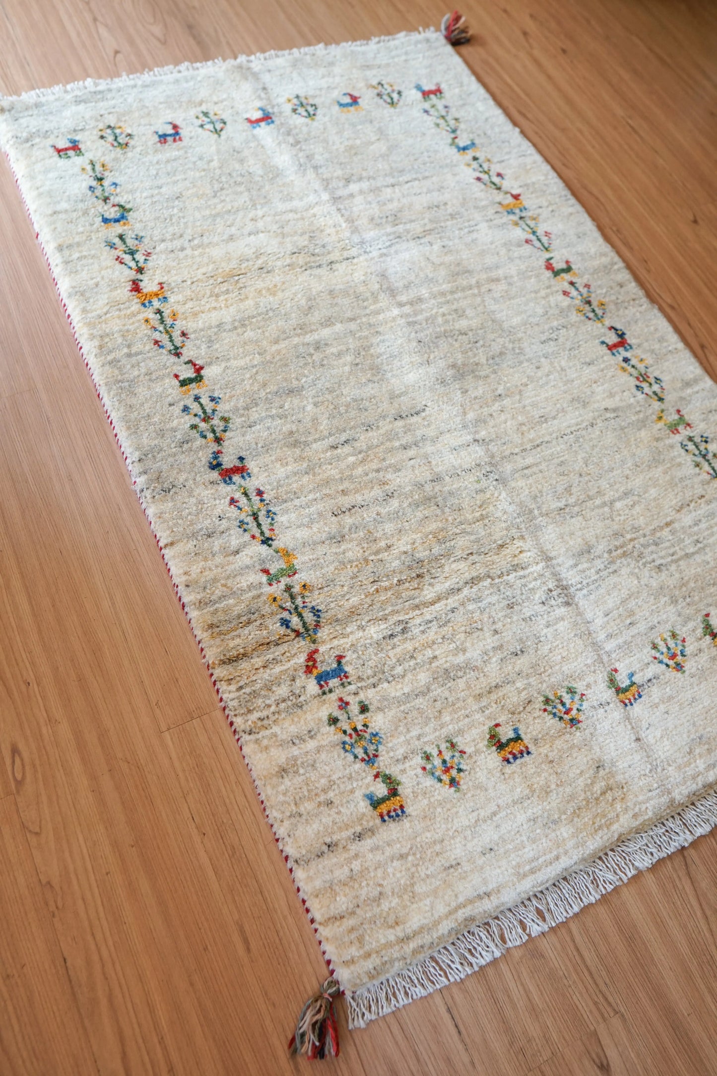 Collection ペルシャ手織りギャッベ アマレ族130×80cm|天然ウールの温もりと伝統模様