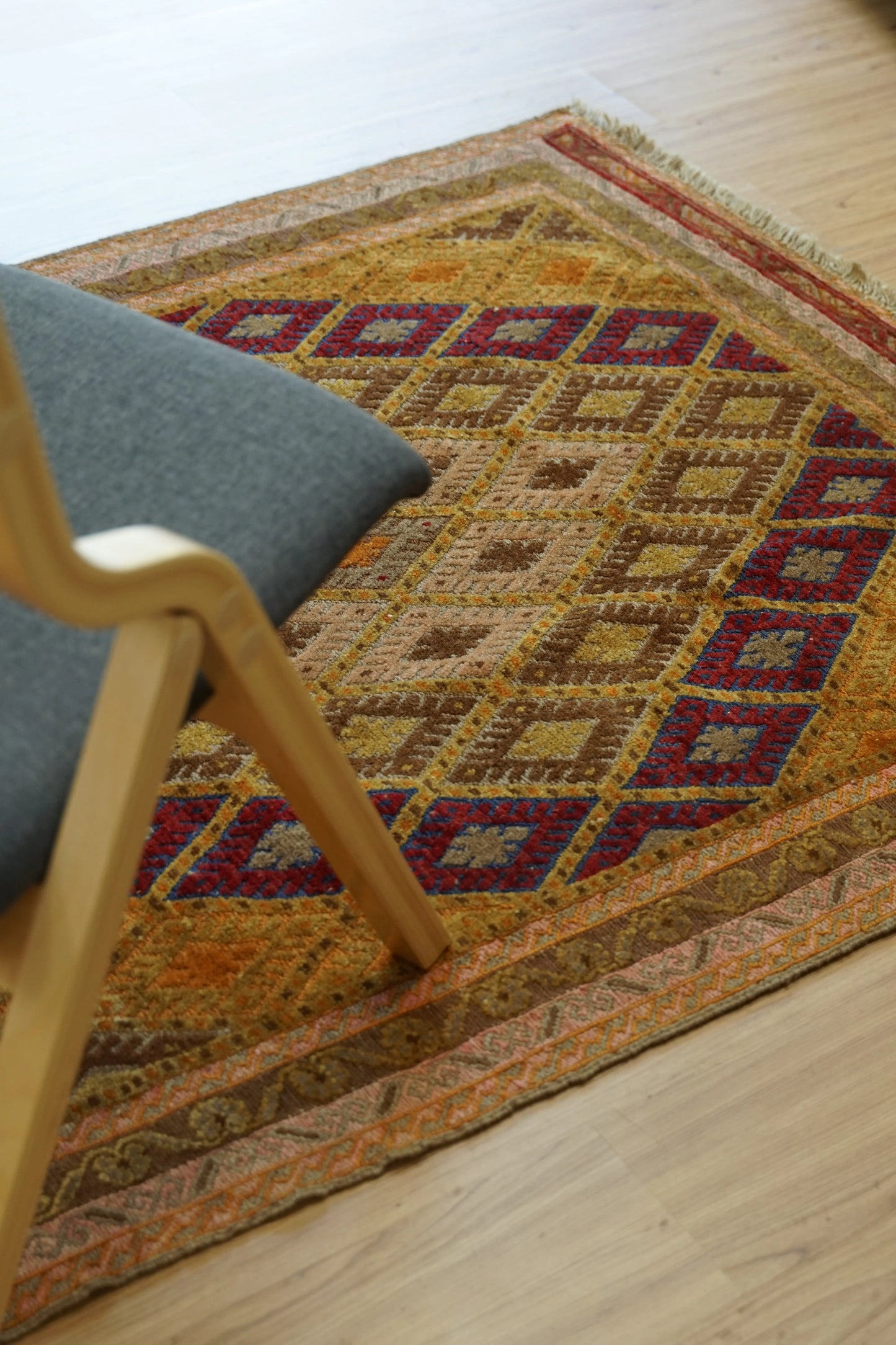 137×106cm アフガン手織りマシュワニキリム 手織り 絨毯 Decorworks