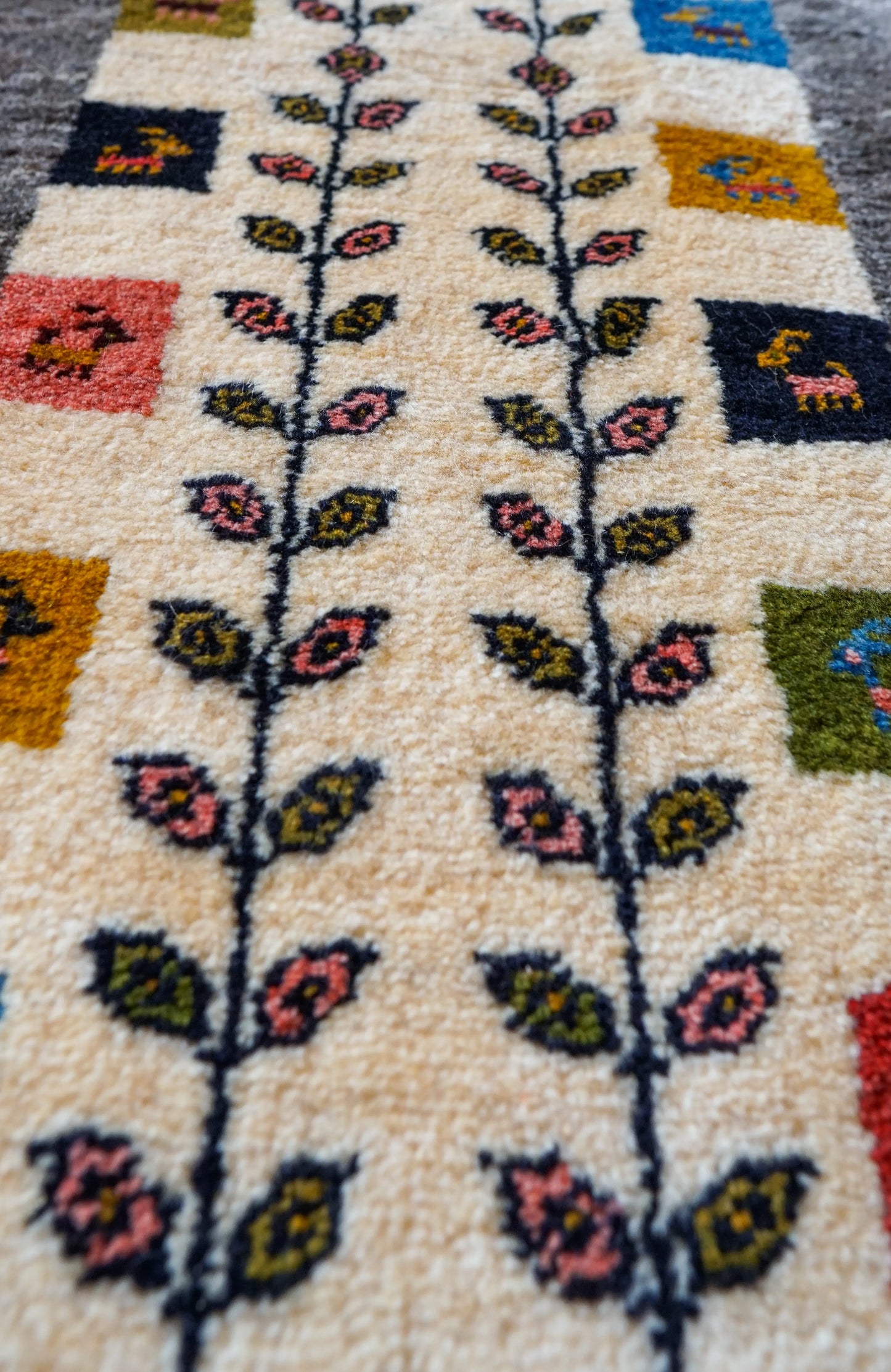 Collection ペルシャ ギャッベ ランナー カシュガイ族 手織りウール ラグ 150×50cm