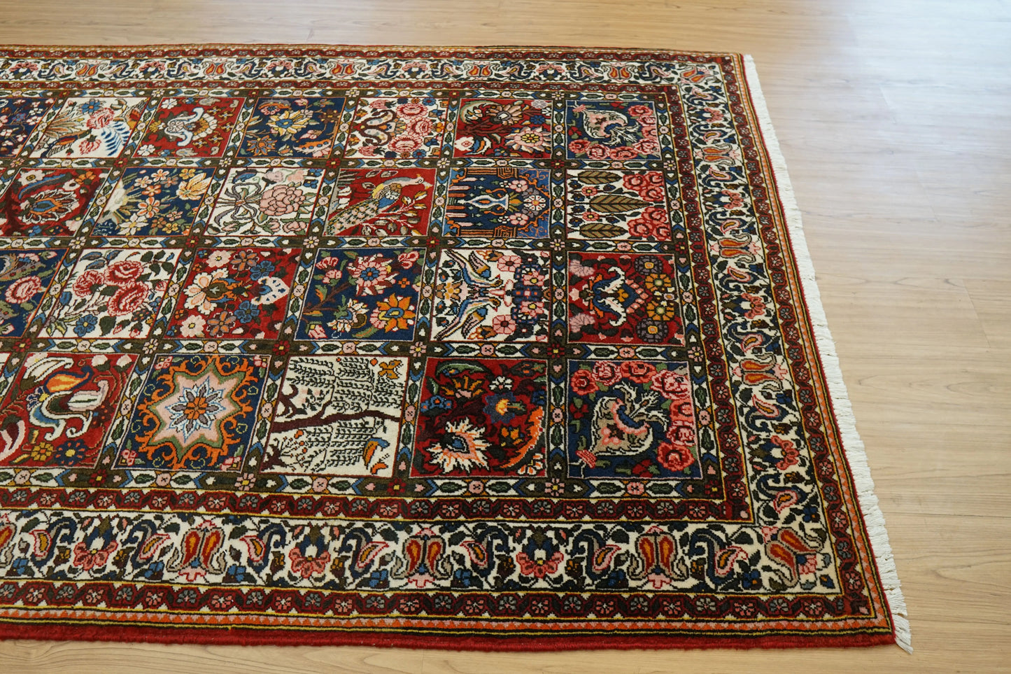 Collection ペルシャ絨毯 バクティアリ産 手織りラグ 202×136cm ガーデンデザイン