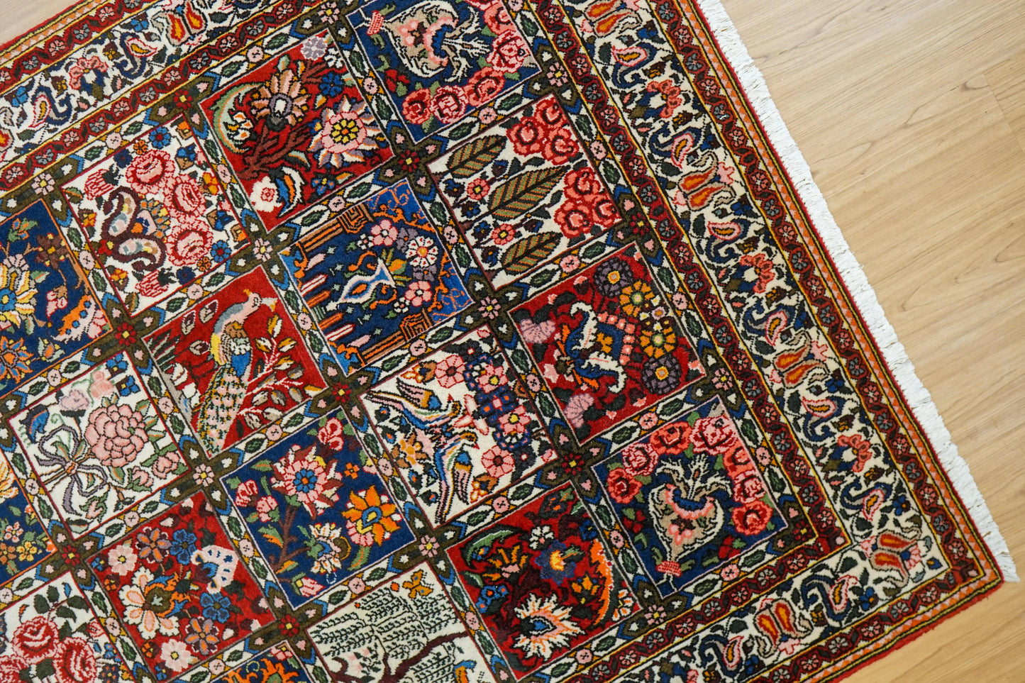 Collection ペルシャ絨毯 バクティアリ産 手織りラグ 202×136cm ガーデンデザイン