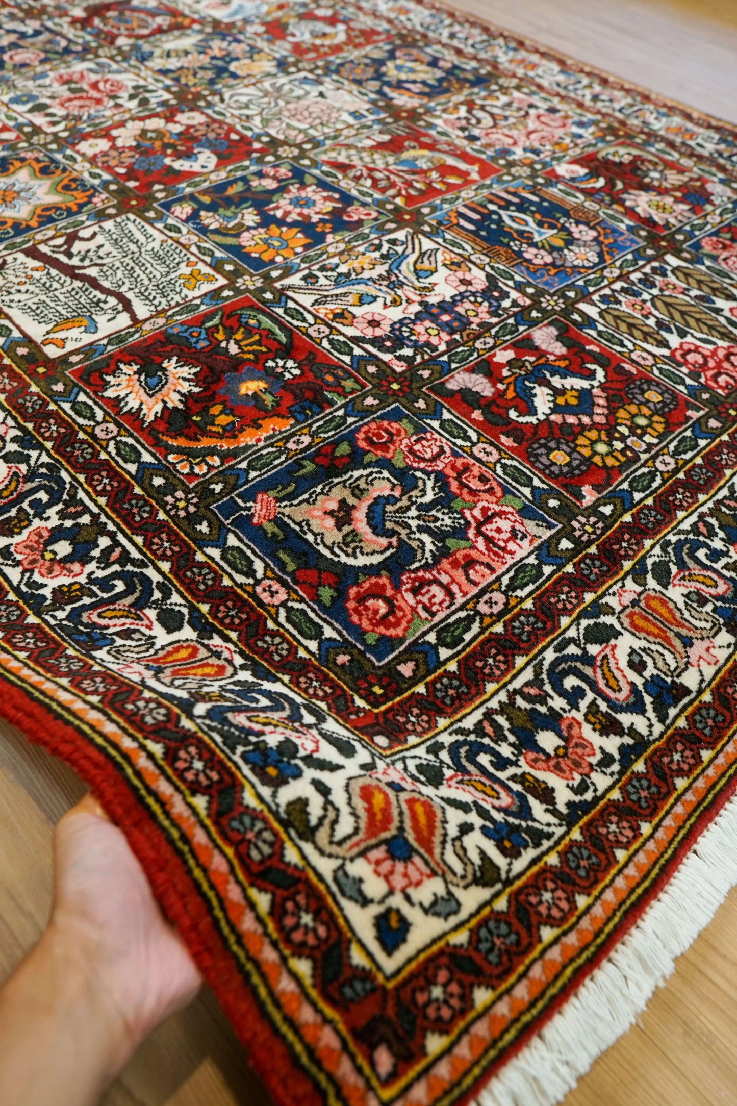Collection ペルシャ絨毯 バクティアリ産 手織りラグ 202×136cm ガーデンデザイン
