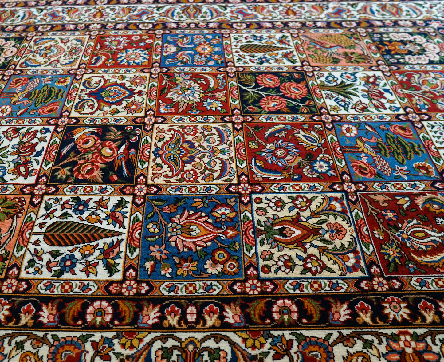 ペルシャ絨毯 バクティアリ産 215×150cm Decorworks
