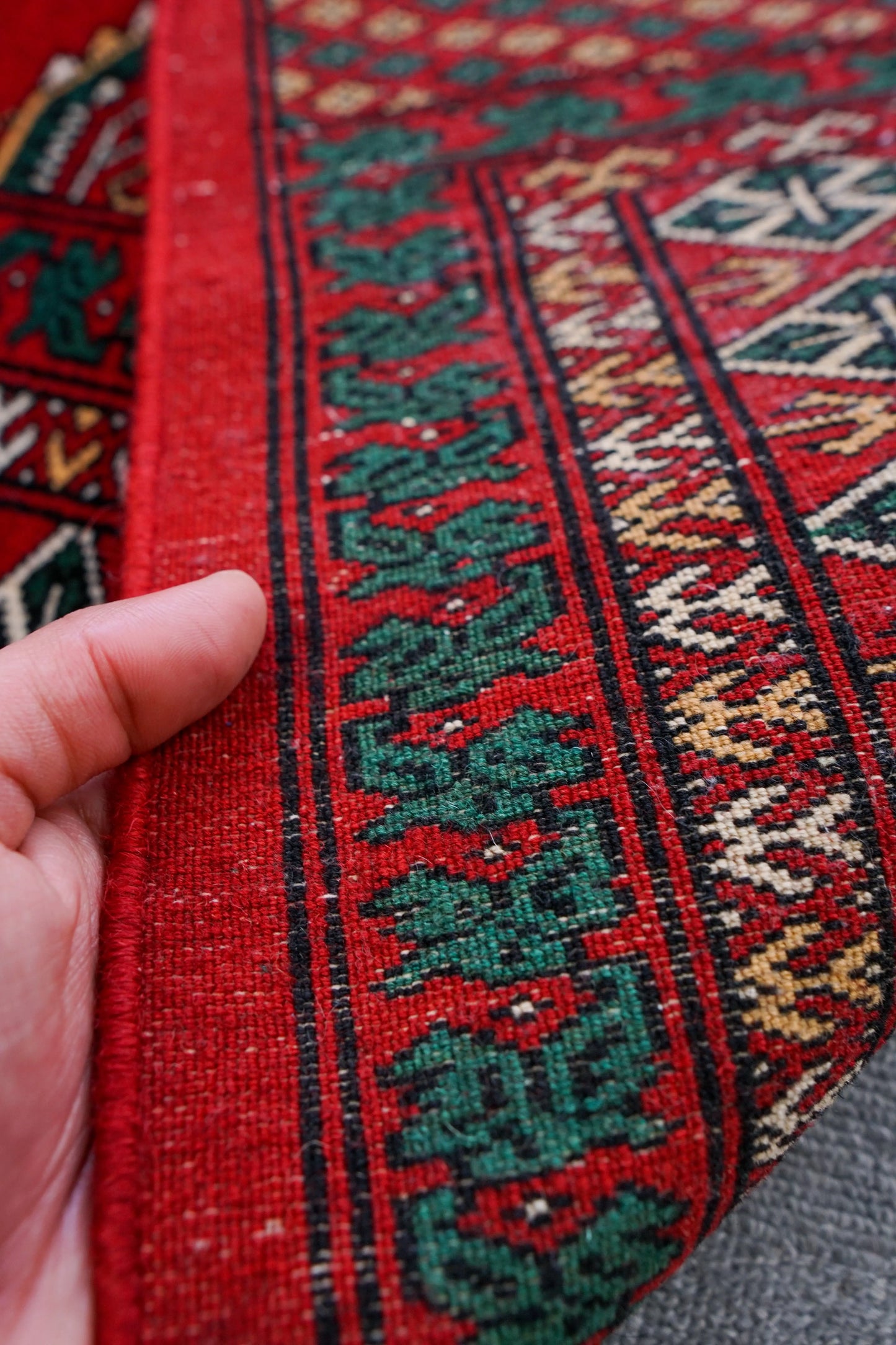 219×138cm パキスタン手織り絨毯 Decorworks