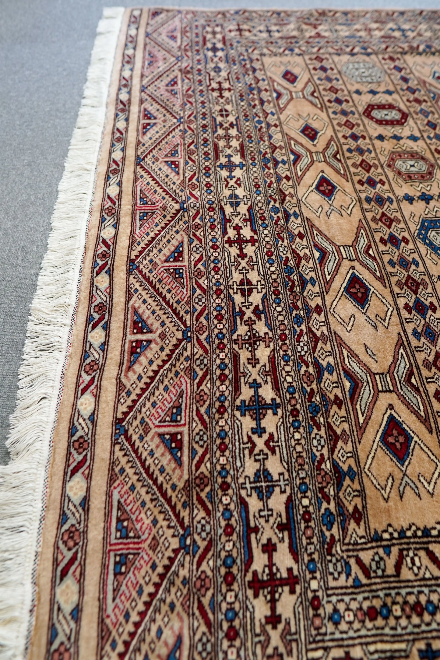 223×154cm【パキスタン手織り絨毯 Decorworks