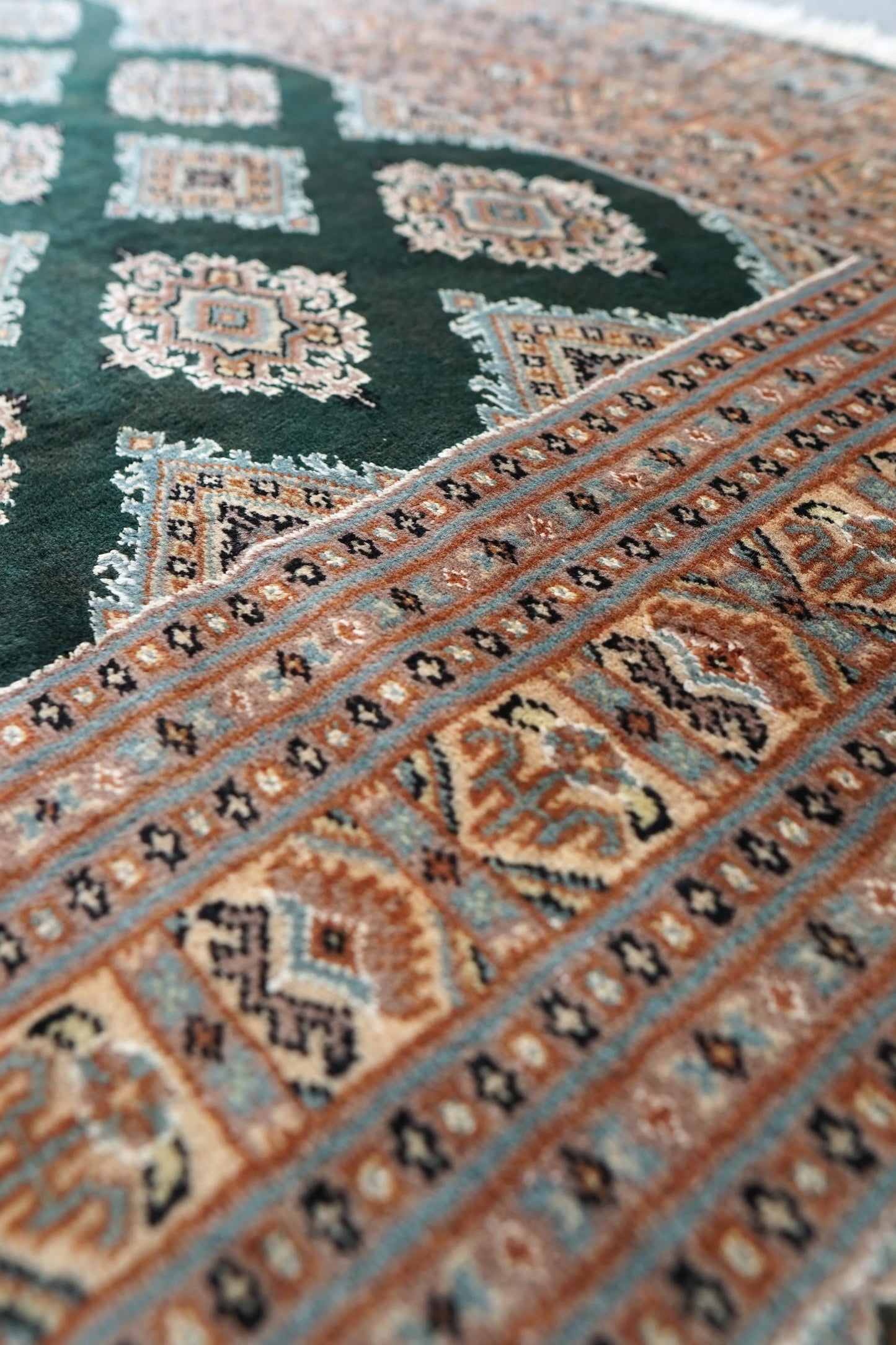 250×200cm【パキスタン手織り絨毯 Decorworks