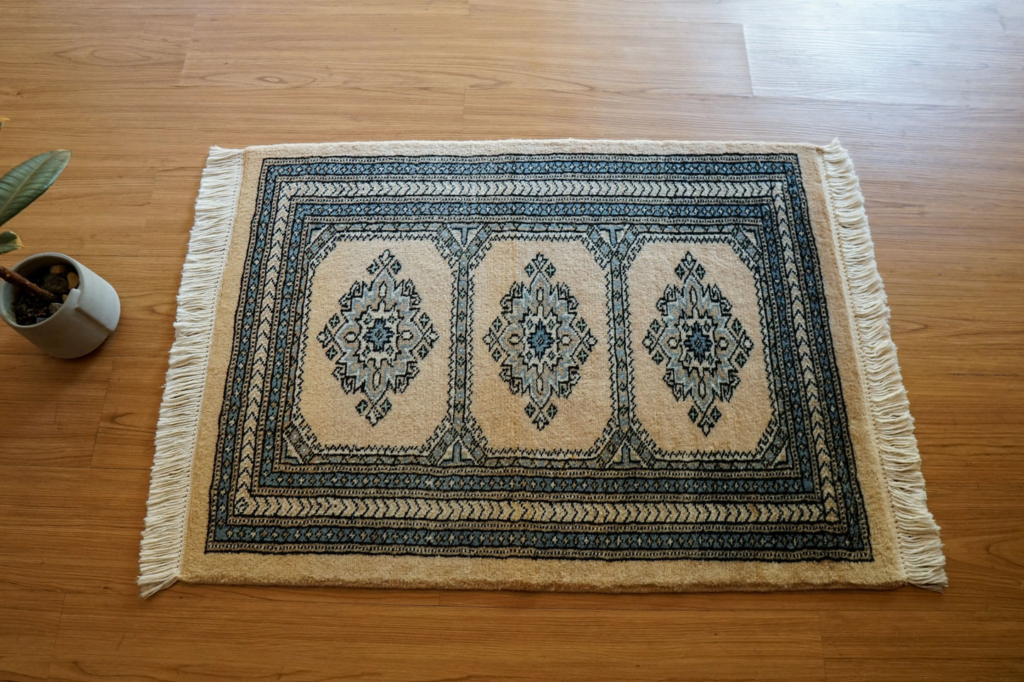 Collection パキスタン手織り絨毯 86×63cm、ジャールダールデザインの伝統模様ラグ