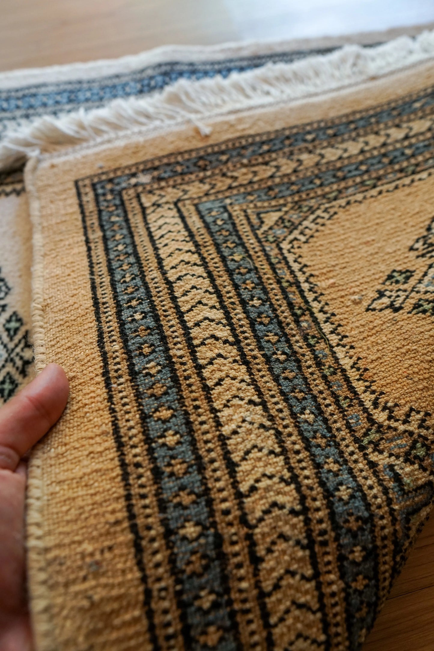 Collection パキスタン手織り絨毯 86×63cm、ジャールダールデザインの伝統模様ラグ