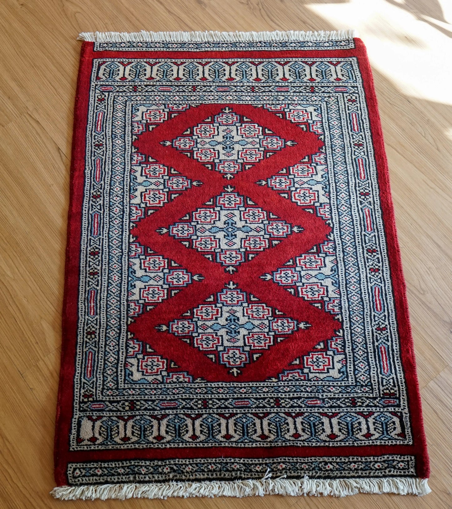 Collection パキスタン手織り絨毯 88×62cm、ジャールダールデザインの伝統模様ラグ