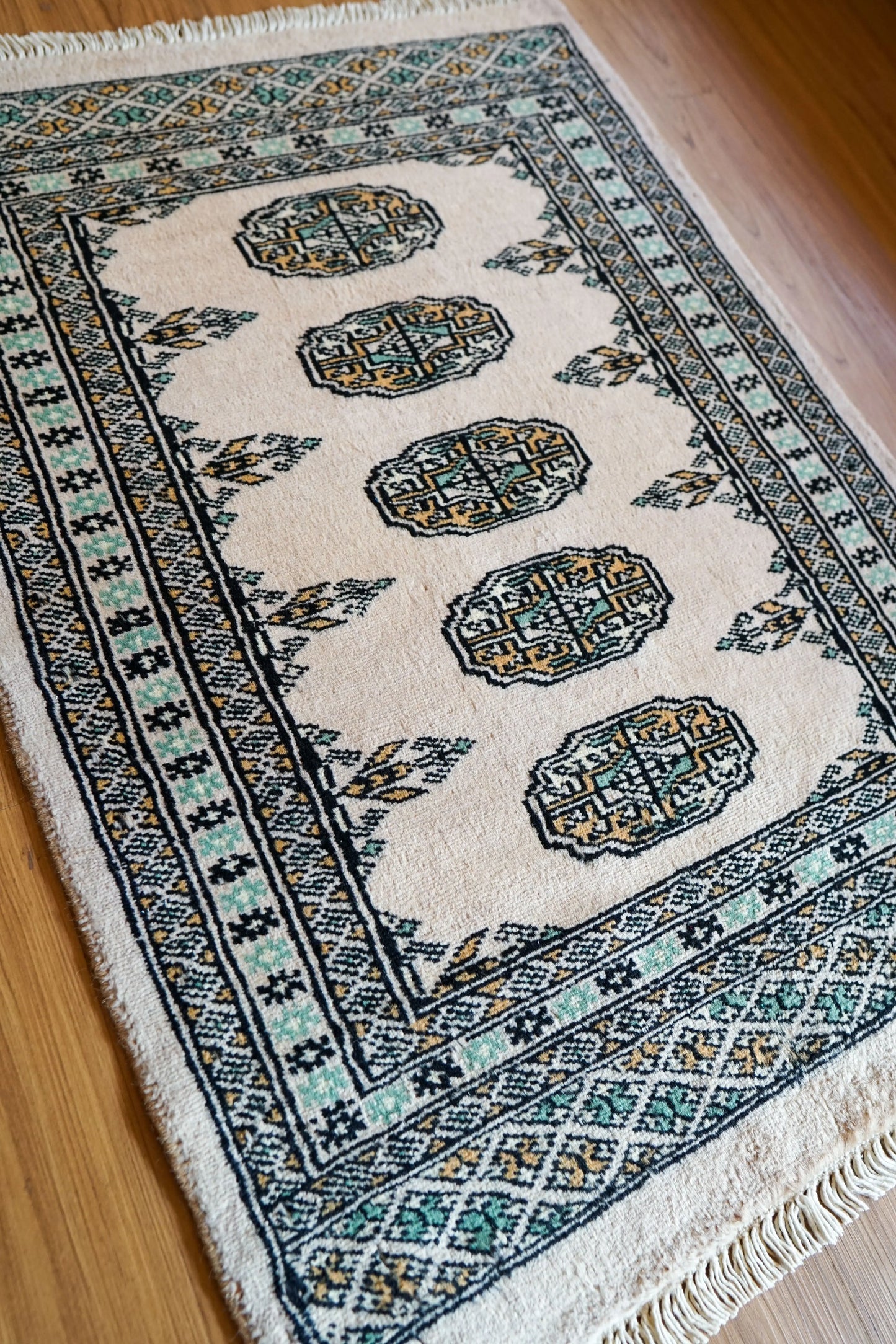 パキスタン手織り絨毯 94×65cm Decorworks