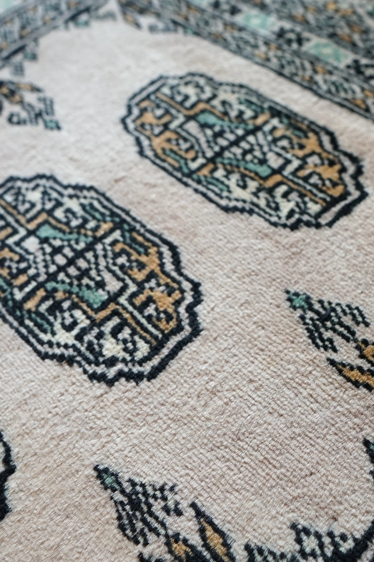 パキスタン手織り絨毯 94×65cm Decorworks