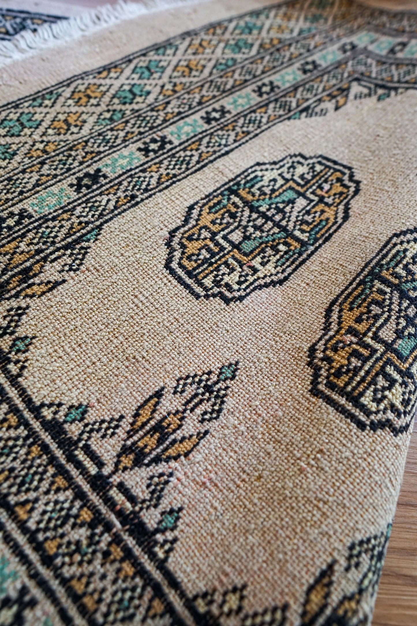 パキスタン手織り絨毯 94×65cm Decorworks