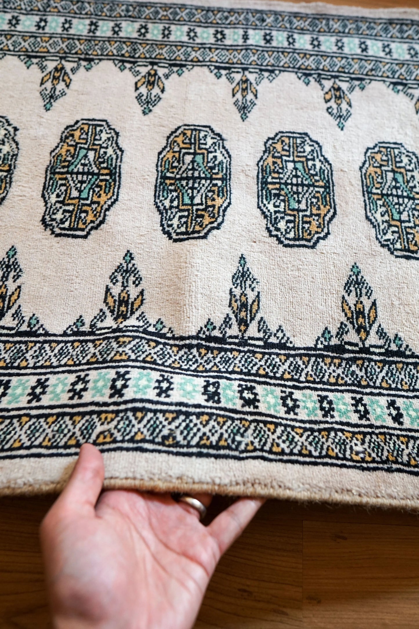パキスタン手織り絨毯 94×65cm Decorworks
