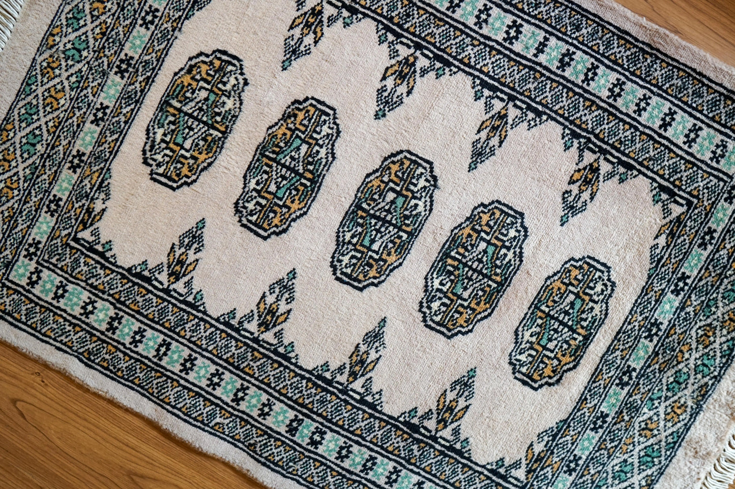 パキスタン手織り絨毯 94×65cm Decorworks