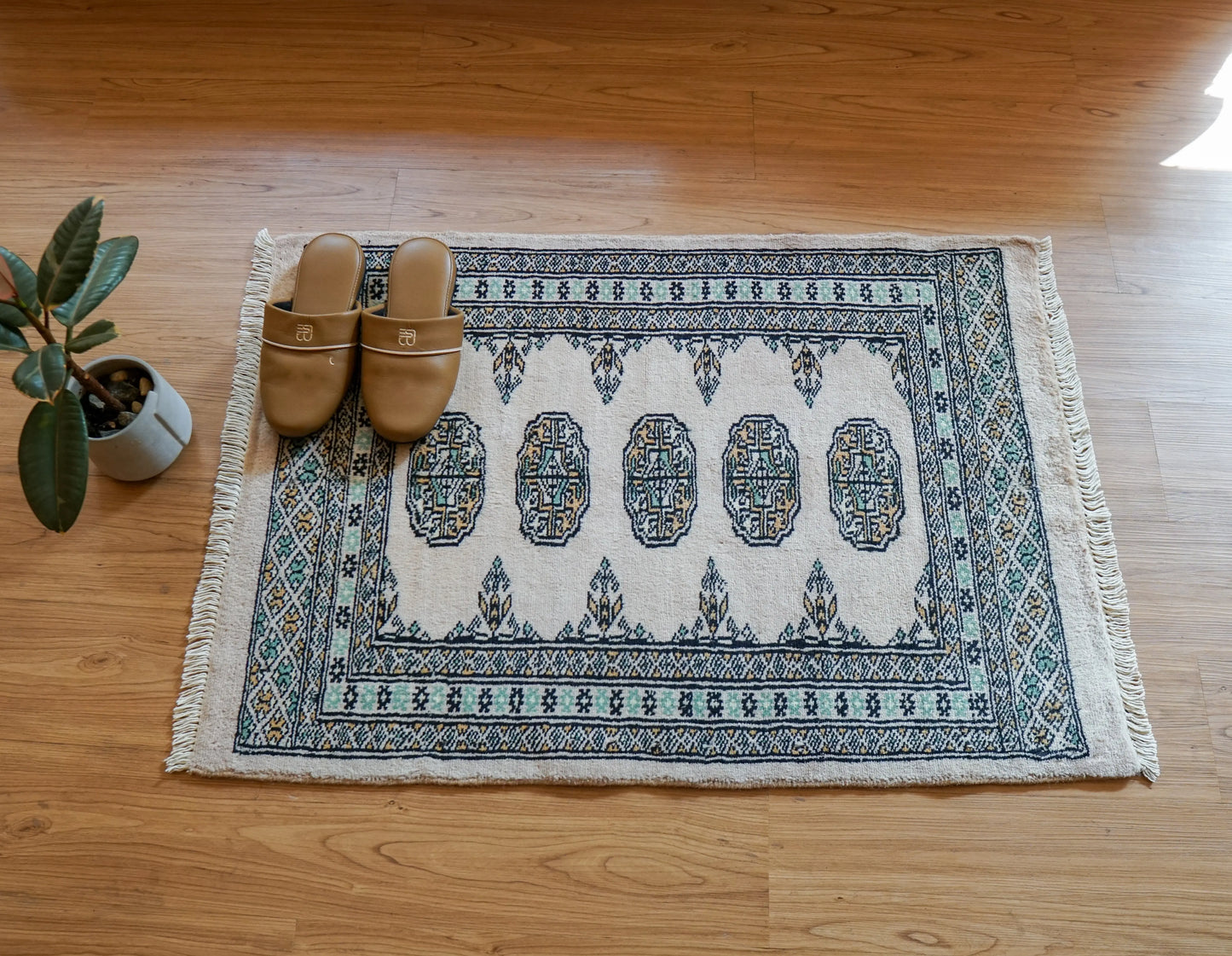 パキスタン手織り絨毯 94×65cm Decorworks