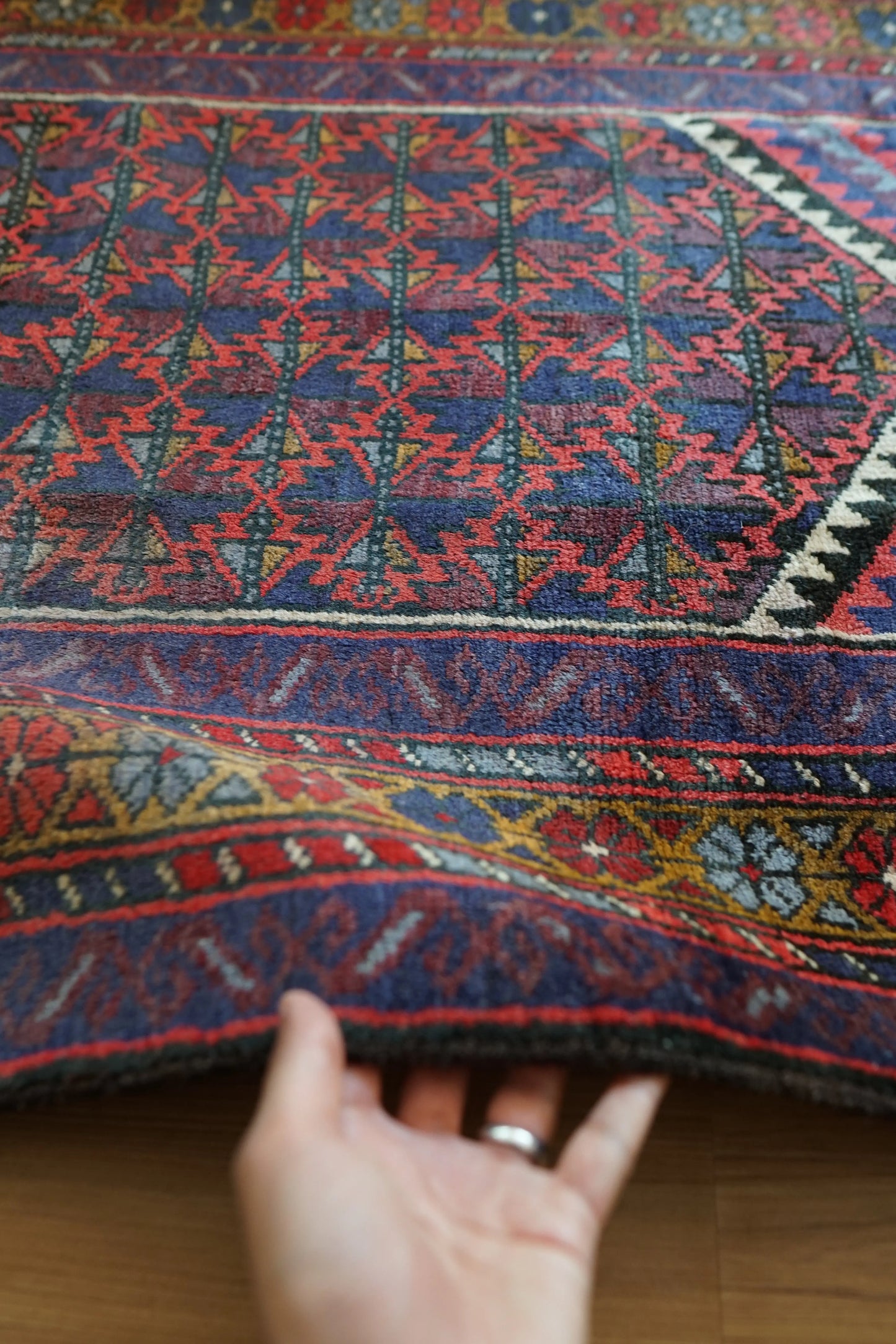 手織りペルシャ絨毯 バルーチ族製 Prayer Rug ヴィンテージ トライバルラグ 141×89cm Decorworks