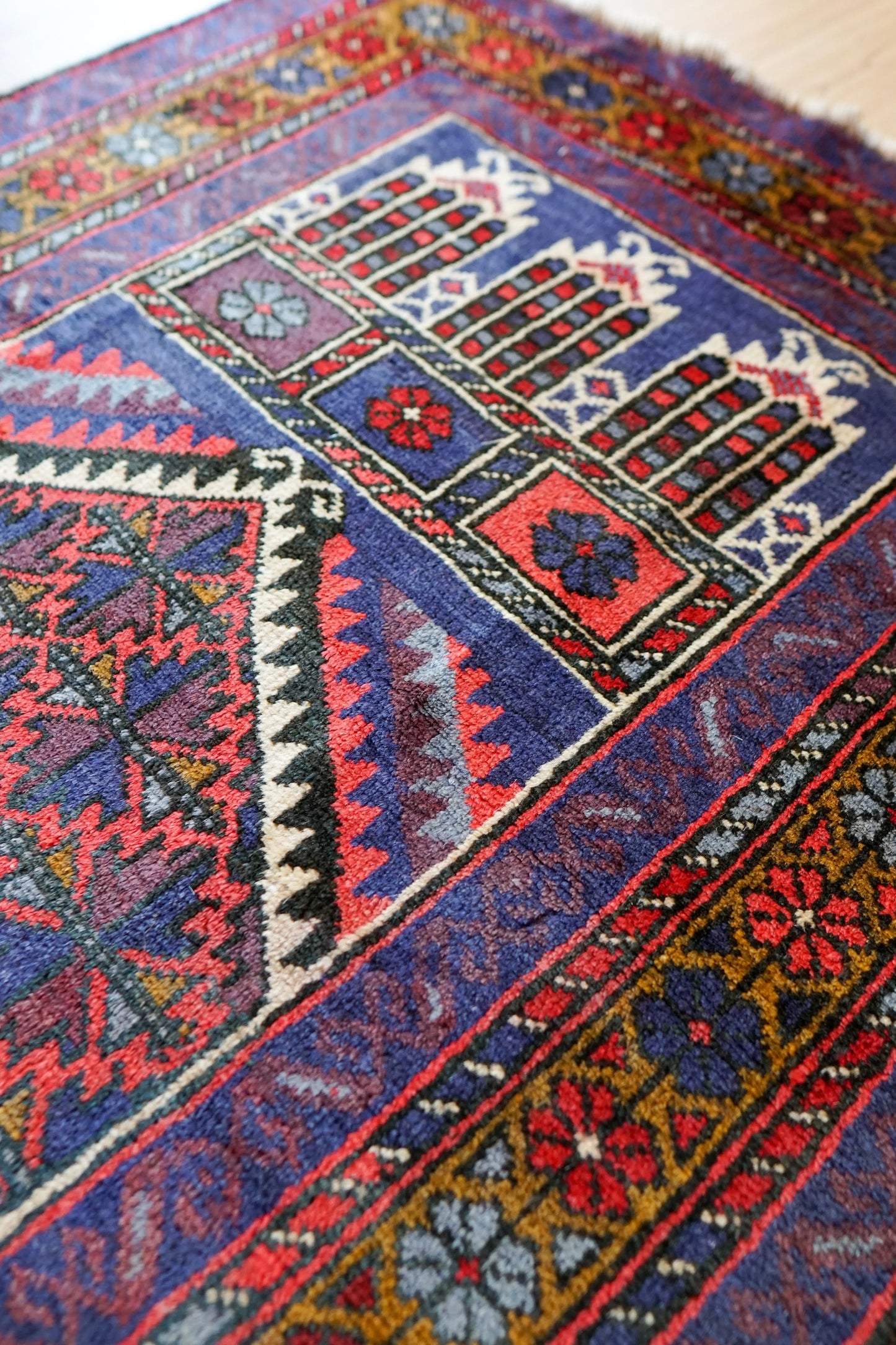 手織りペルシャ絨毯 バルーチ族製 Prayer Rug ヴィンテージ トライバルラグ 141×89cm Decorworks