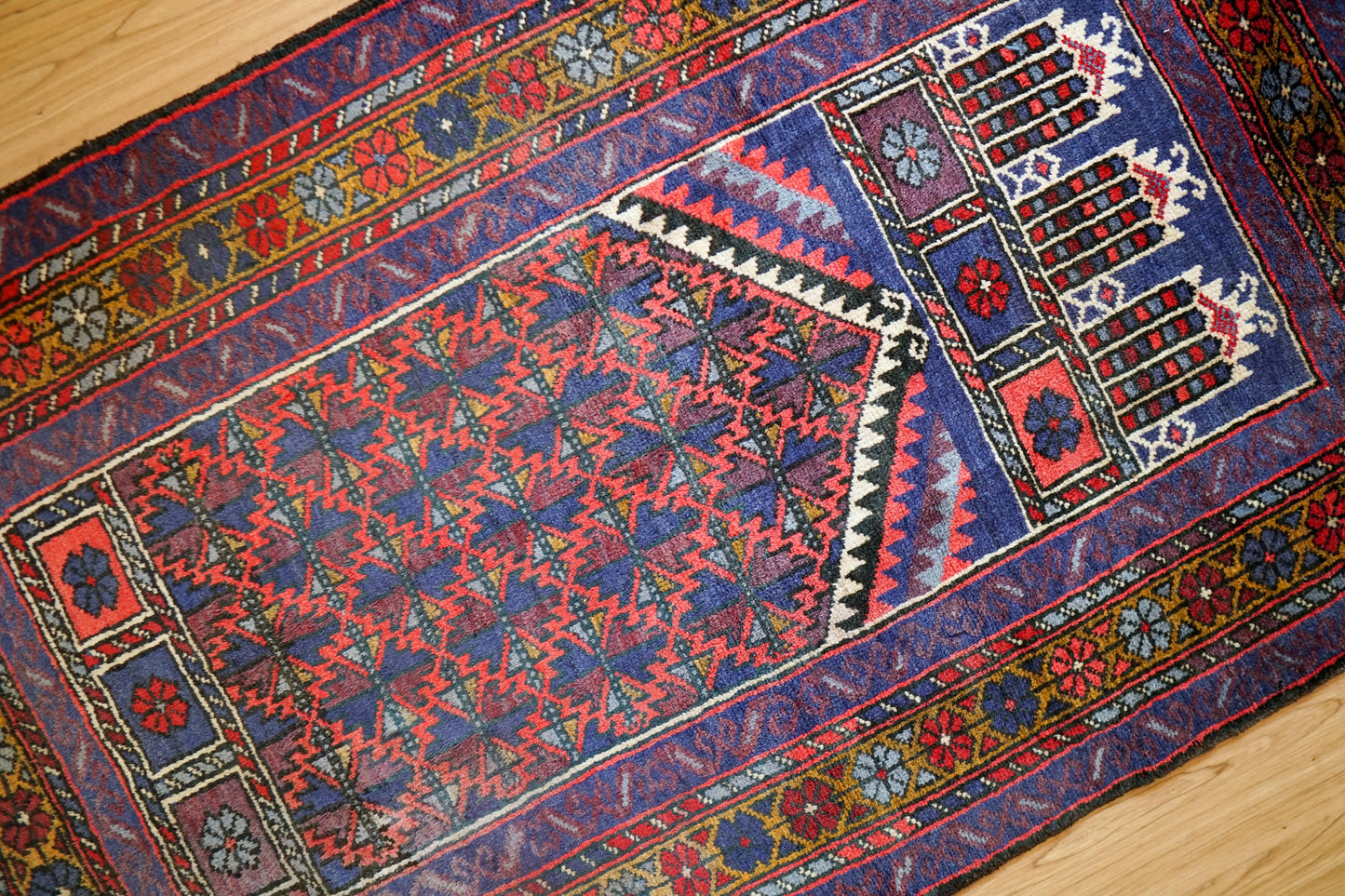手織りペルシャ絨毯 バルーチ族製 Prayer Rug ヴィンテージ トライバルラグ 141×89cm Decorworks