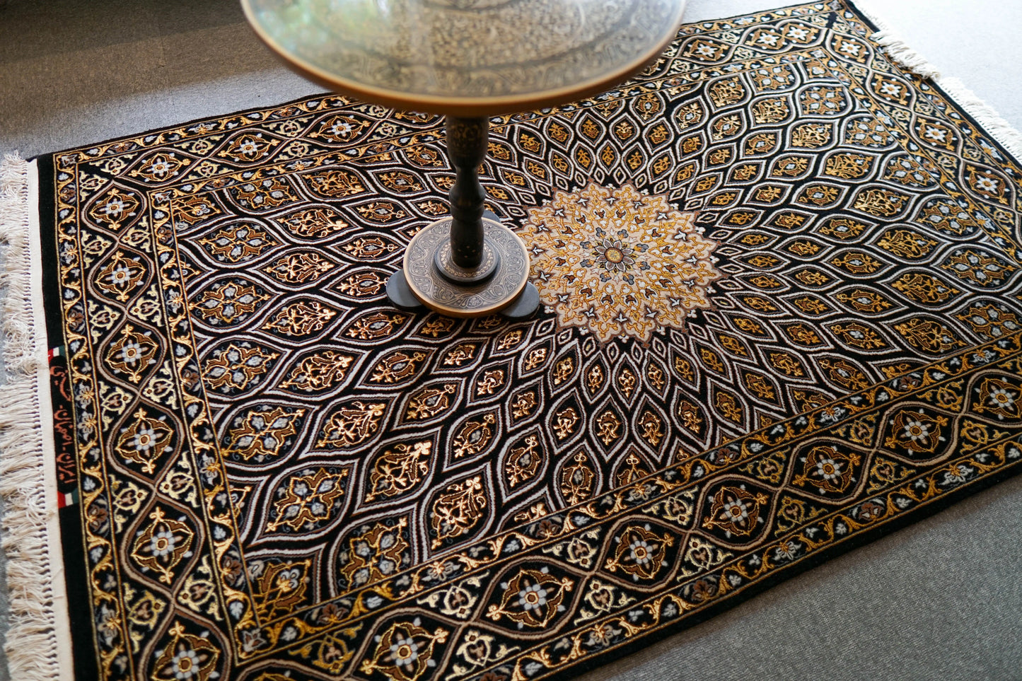 174×110cm 手織りペルシャ絨毯 イスファハン フセーエニ房 Decorworks
