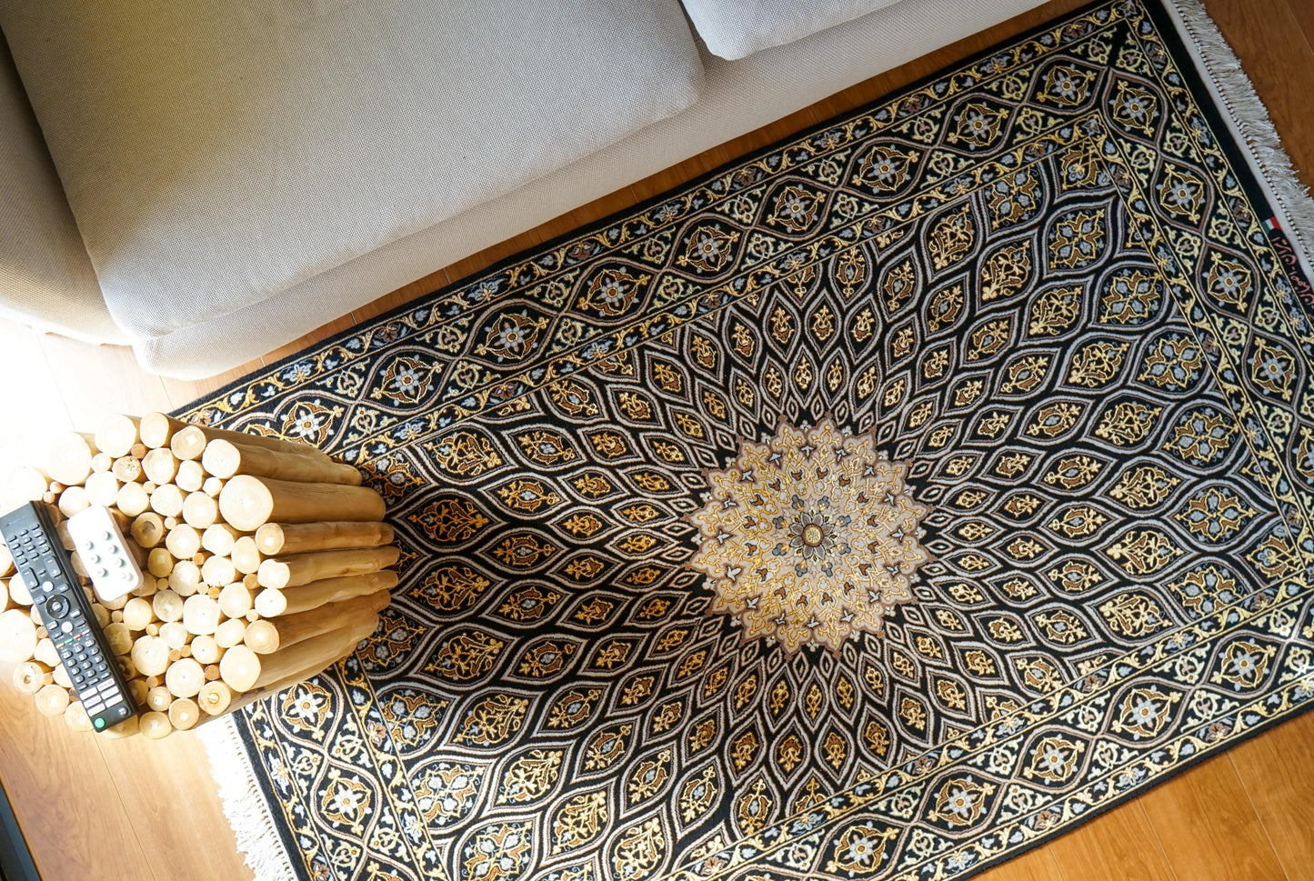 174×110cm 手織りペルシャ絨毯 イスファハン フセーエニ房 Decorworks