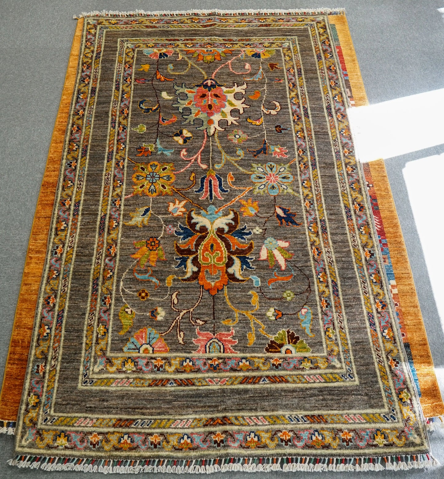 196×115cm アフガニスタン手織り絨毯 Decorworks