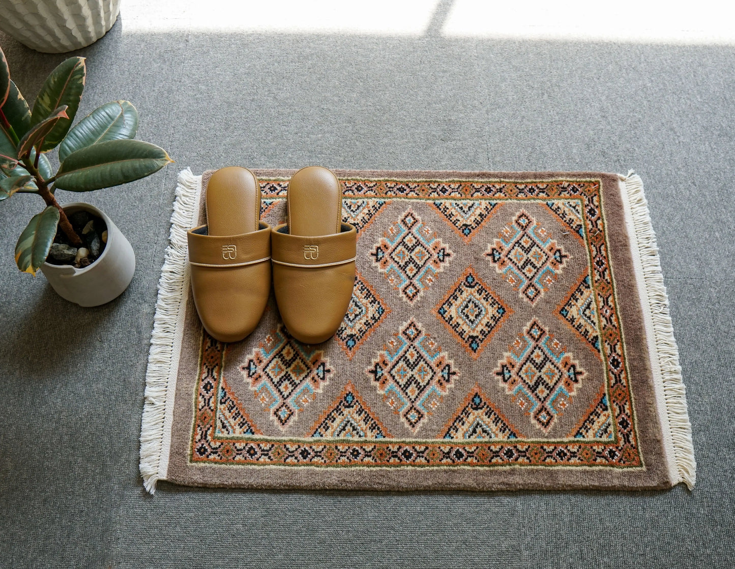66×48cm パキスタン手織り絨毯 Decorworks
