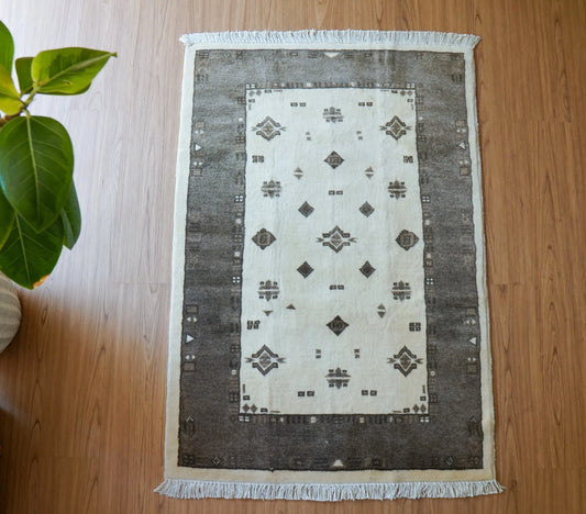 パキスタン手織り絨毯 . トライバルラグ　 116×81cm Decorworks