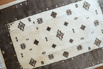 パキスタン手織り絨毯 . トライバルラグ　 116×81cm Decorworks