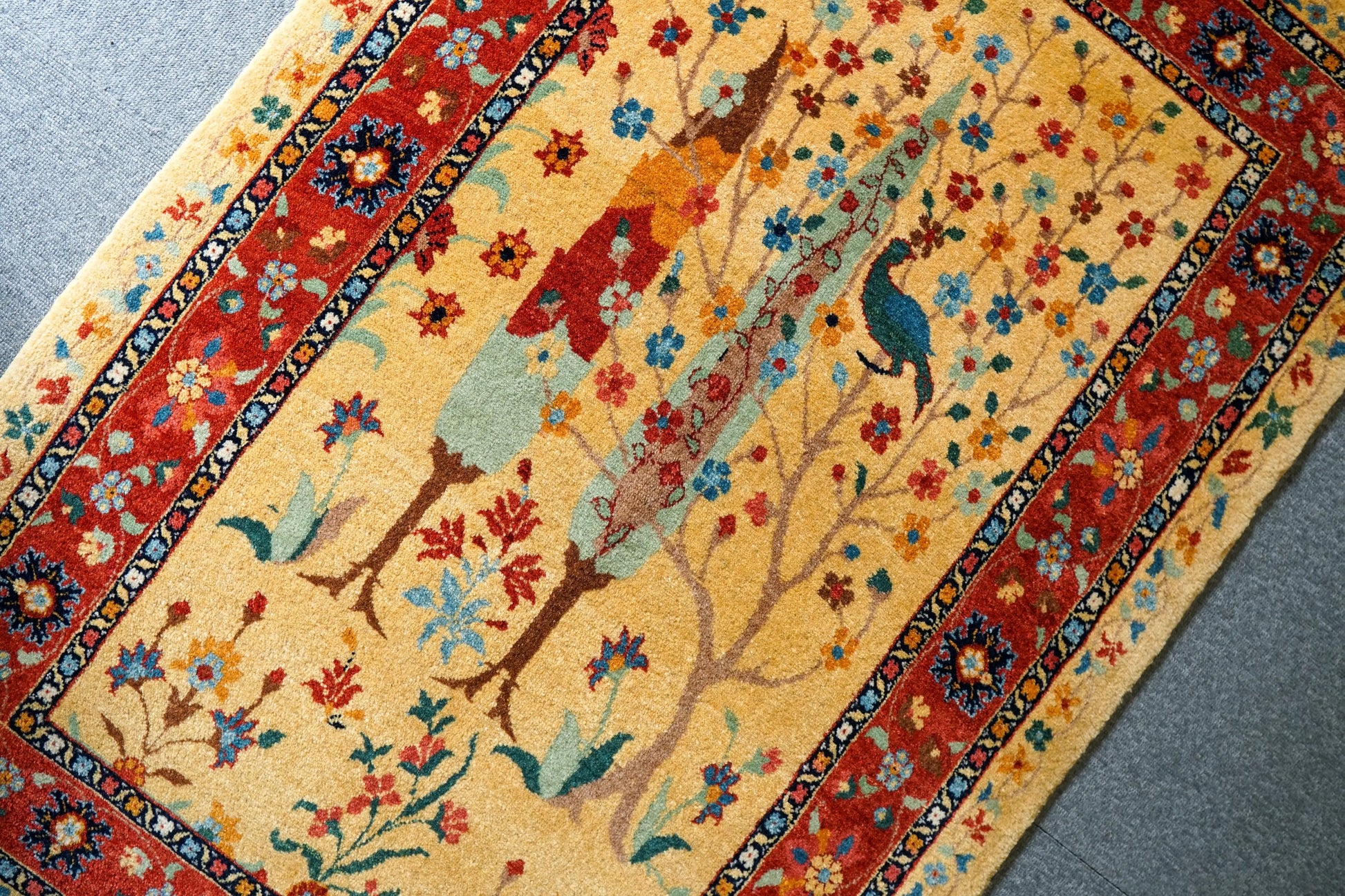 125×80cm　ペルシャ バラミン産 手織り絨毯 Decorworks