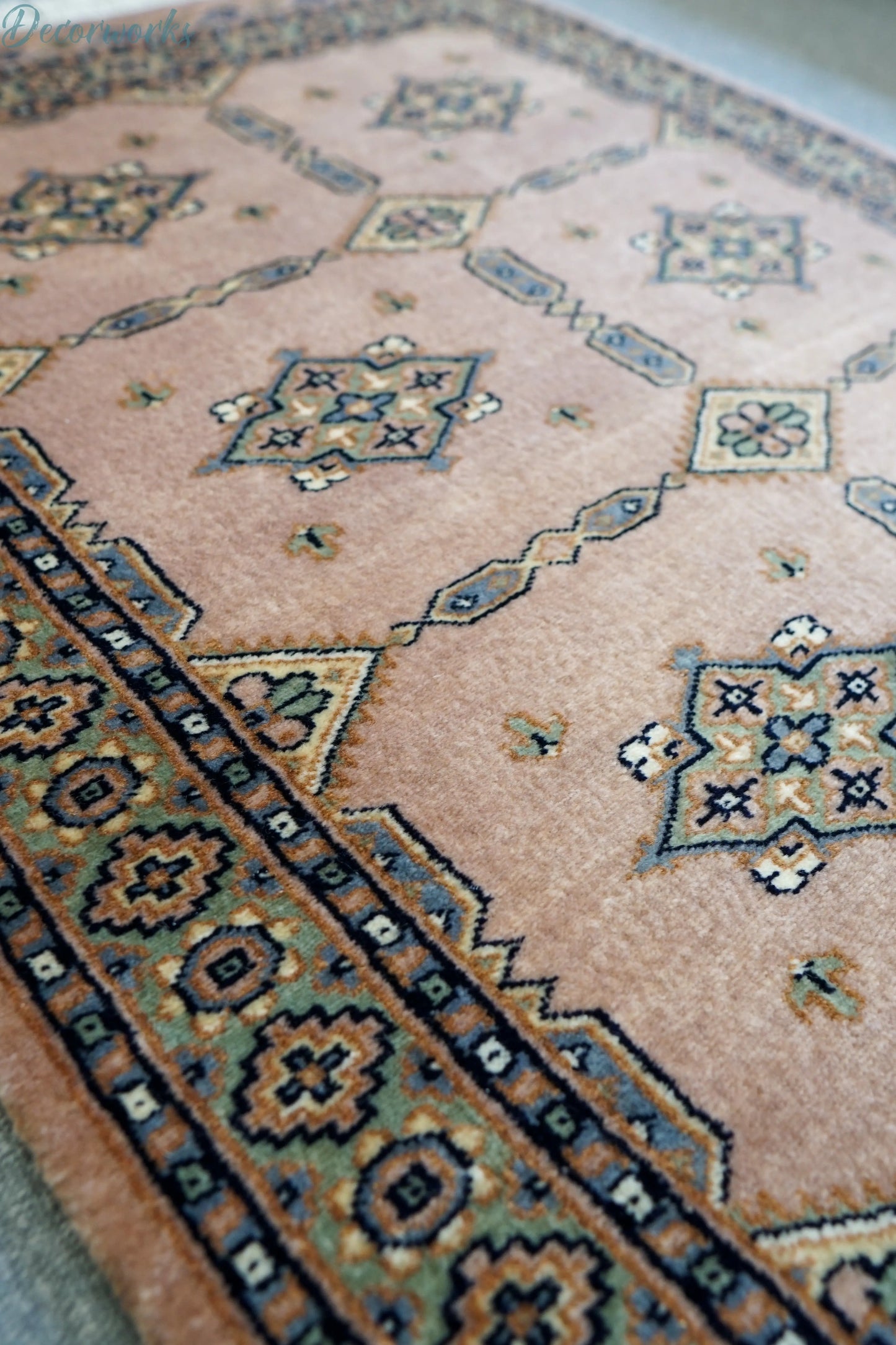 125×81cm パキスタン手織り絨毯 Decorworks