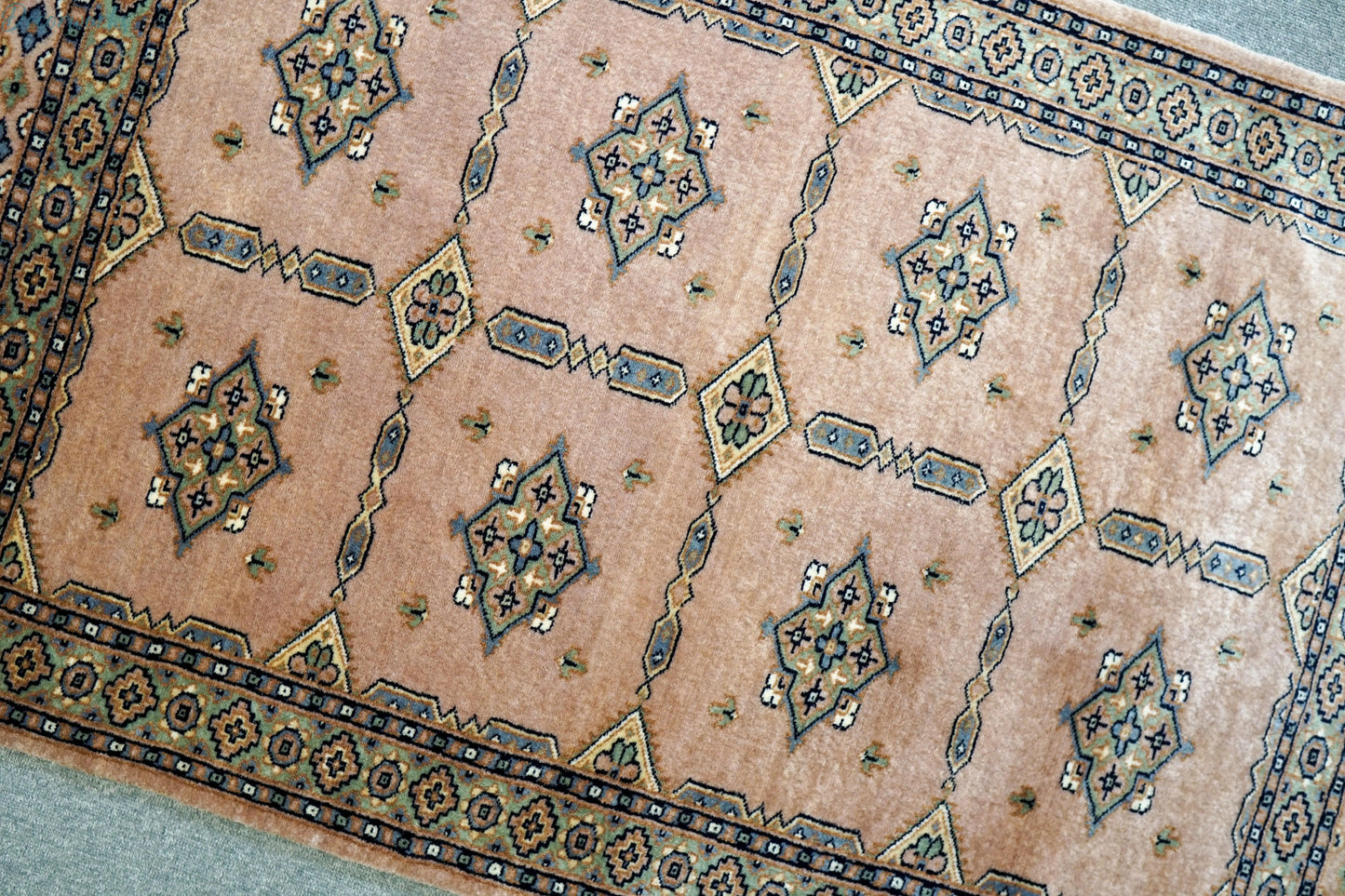 125×81cm パキスタン手織り絨毯 Decorworks