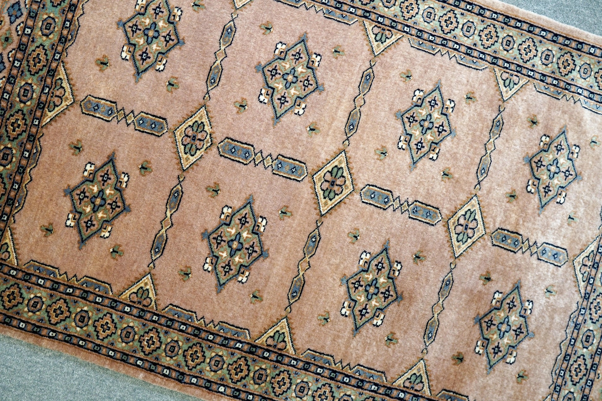 125×81cm パキスタン手織り絨毯 Decorworks