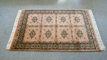 125×81cm パキスタン手織り絨毯 Decorworks