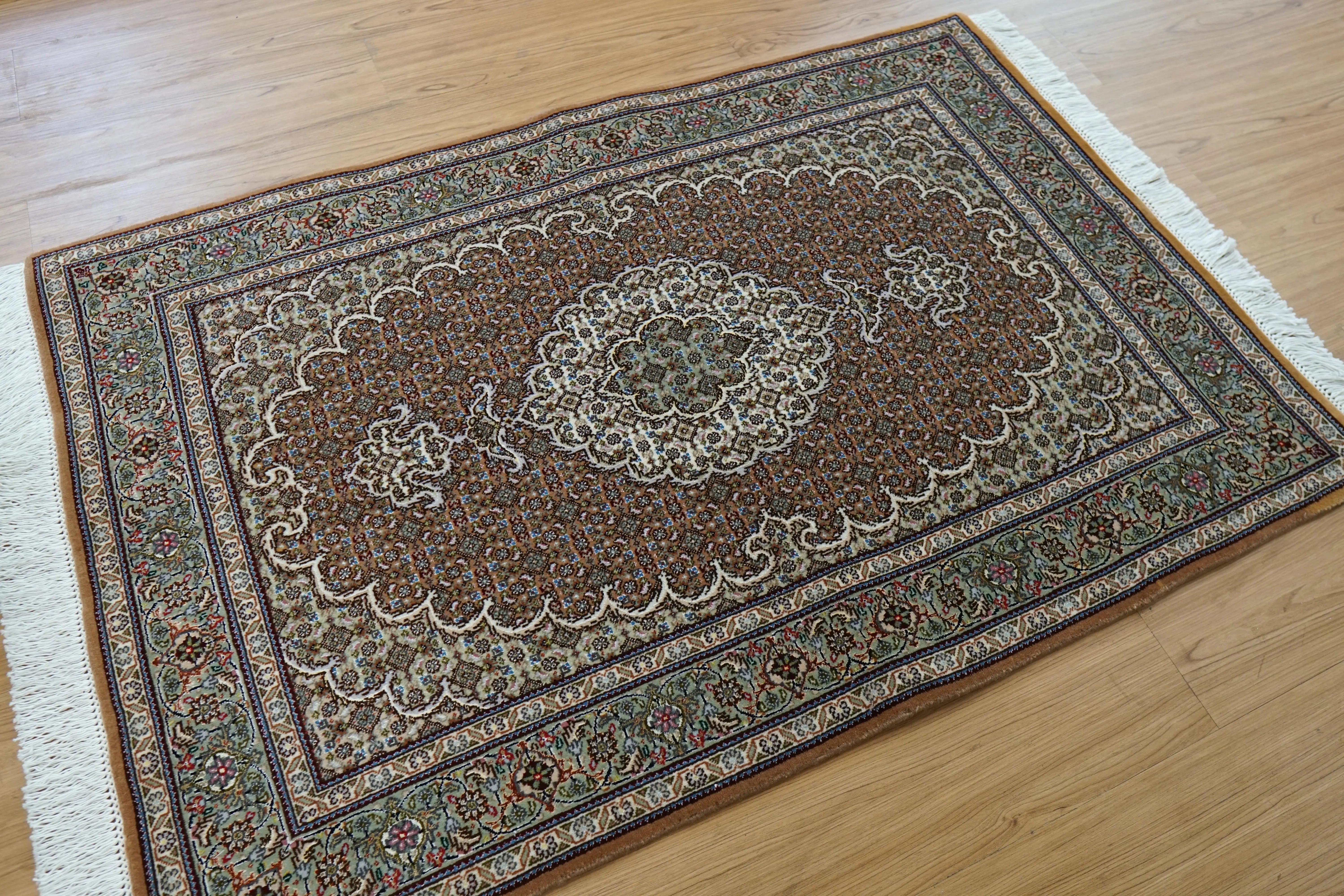 127×85cmペルシャ手織り絨毯 タブリーズ産 50RAJ - Decorworks