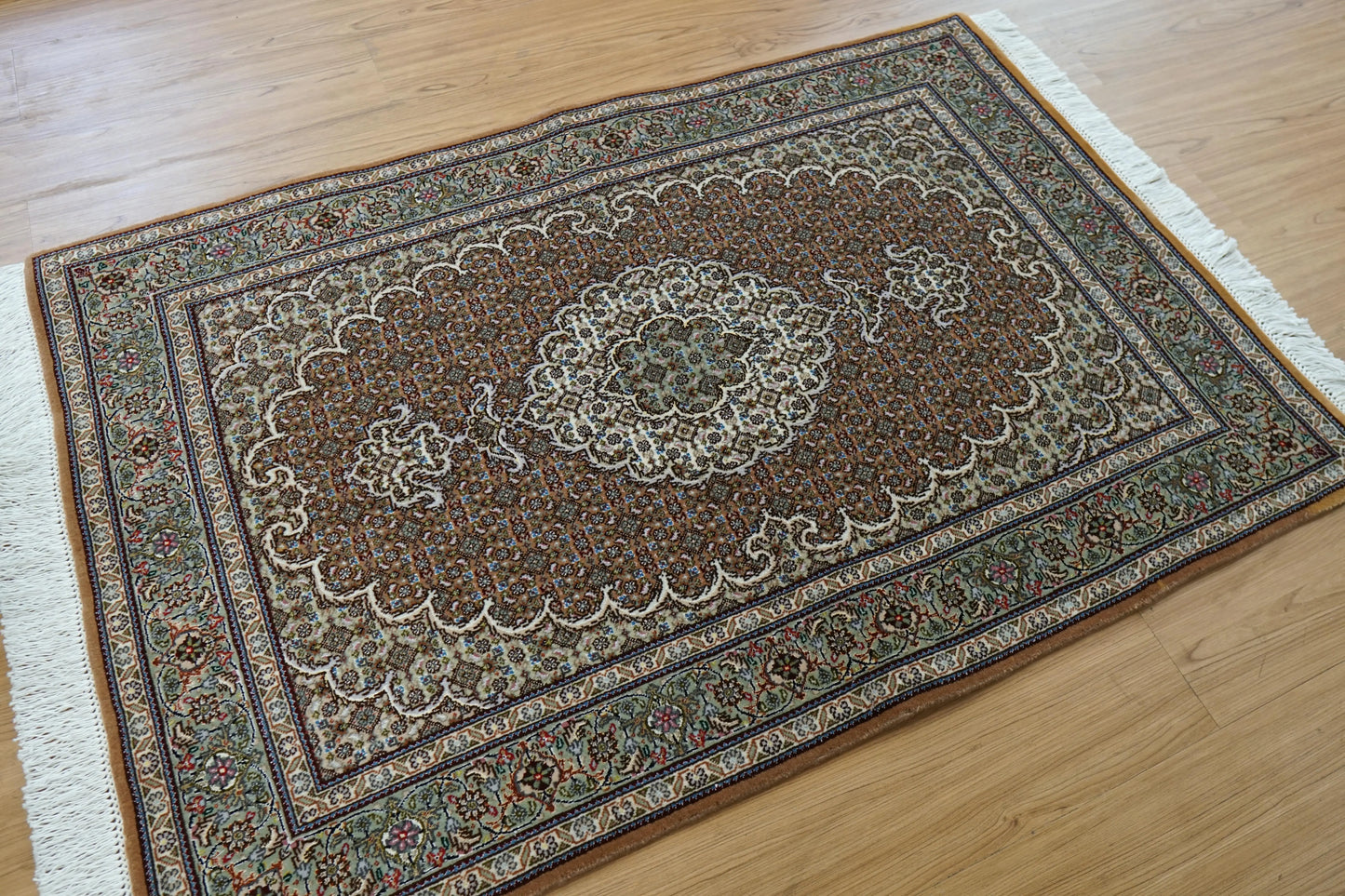 127×85cmペルシャ手織り絨毯 タブリーズ産　50RAJ Decorworks