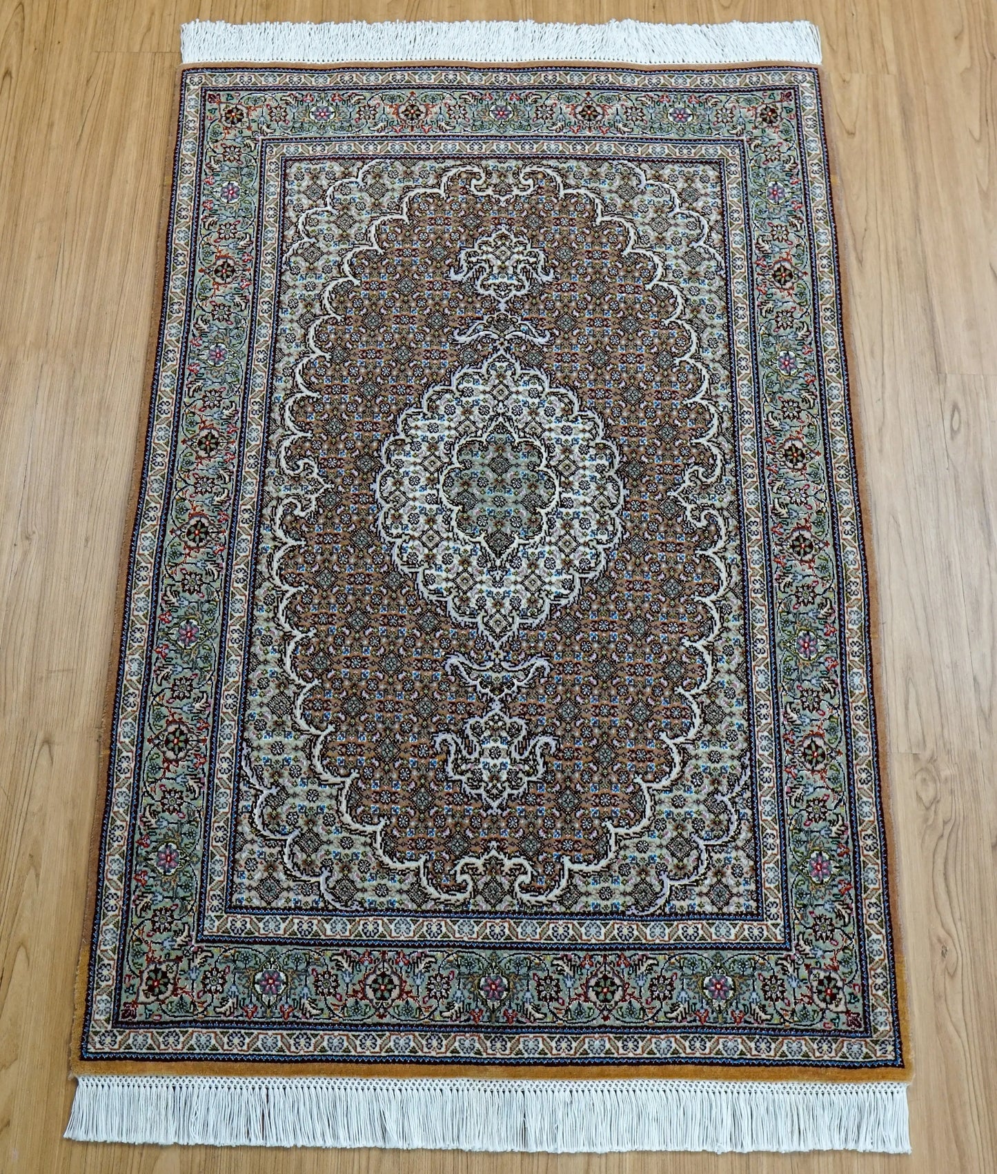 127×85cmペルシャ手織り絨毯 タブリーズ産　50RAJ Decorworks