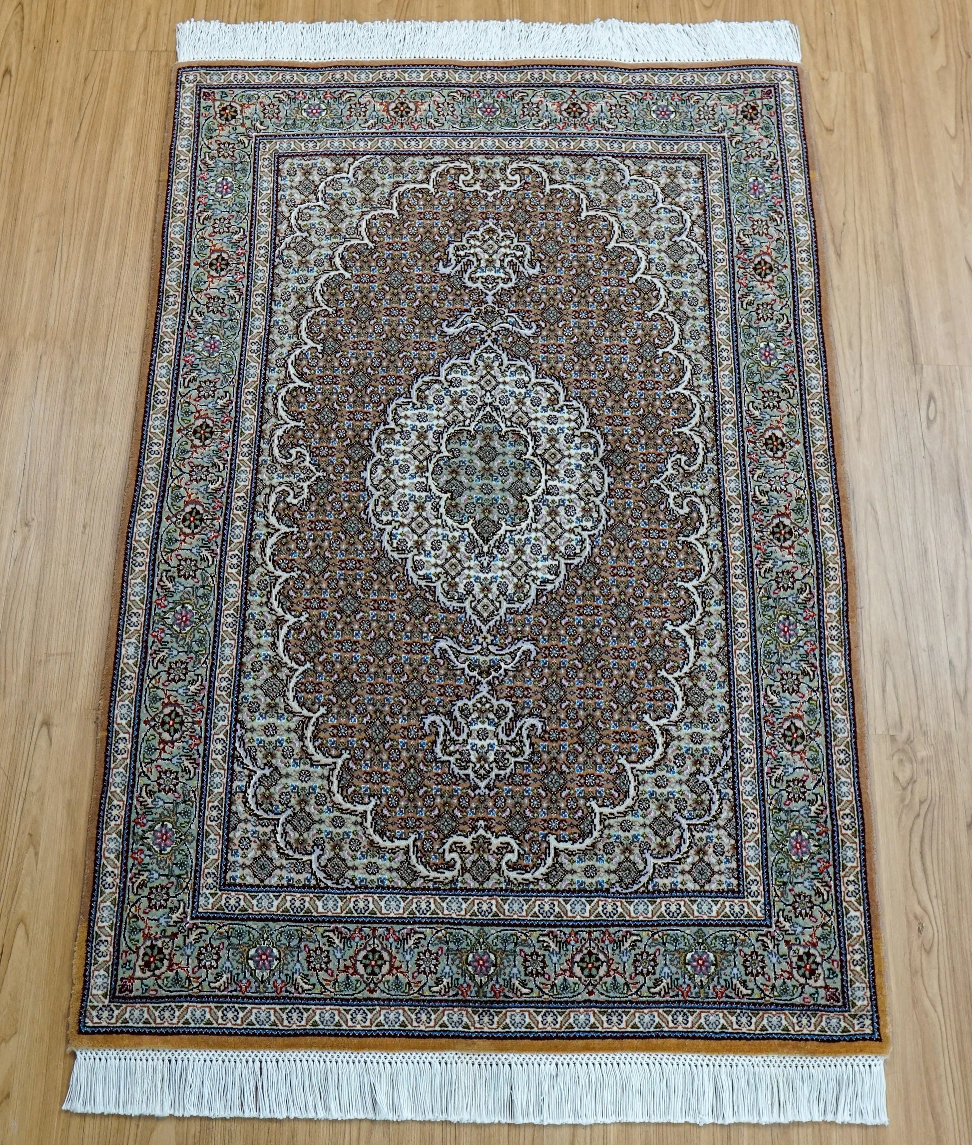 127×85cmペルシャ手織り絨毯 タブリーズ産　50RAJ Decorworks