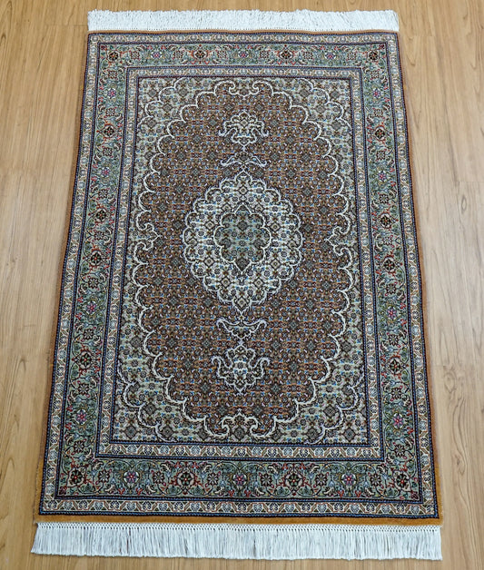 127×85cmペルシャ手織り絨毯 タブリーズ産　50RAJ Decorworks