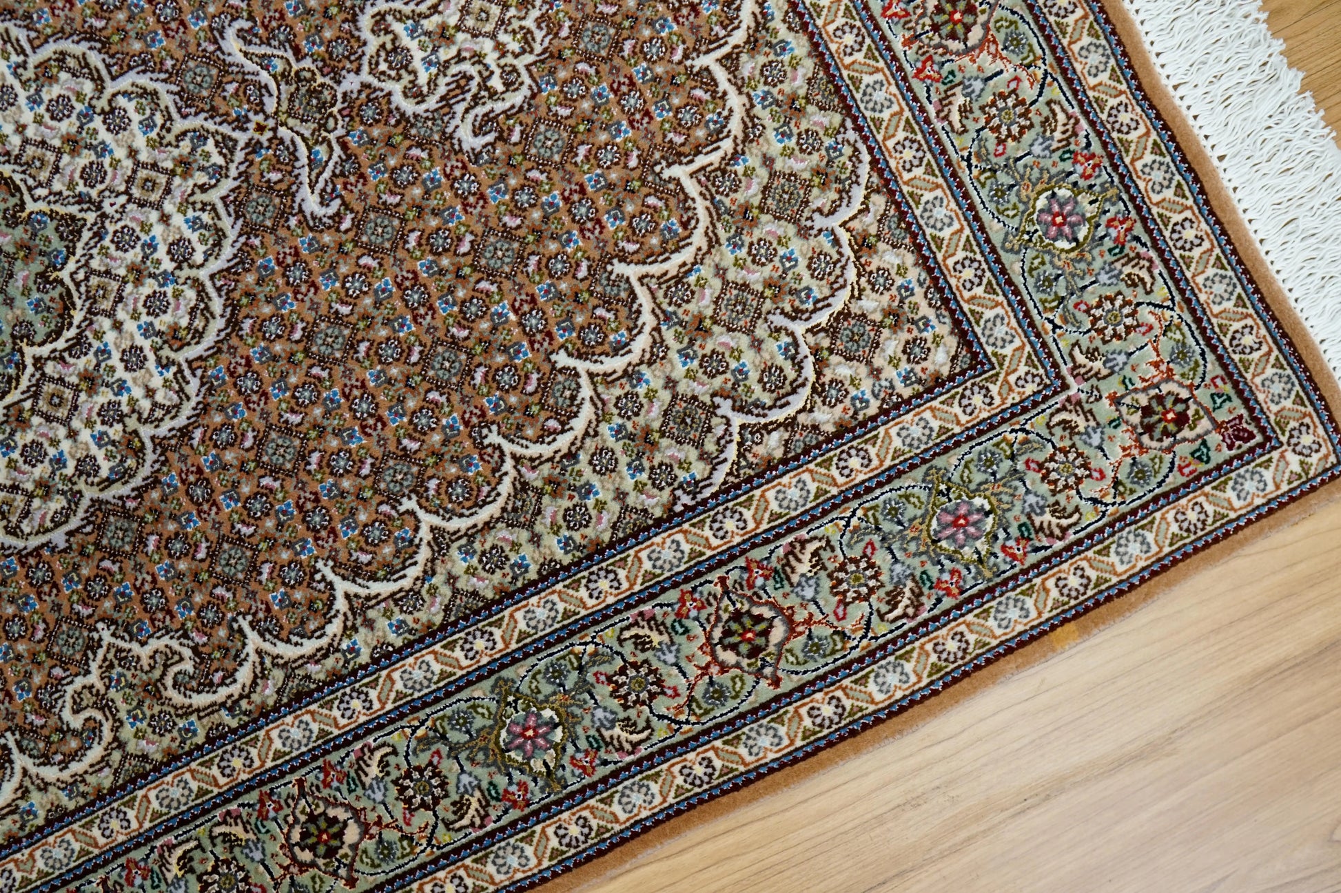 127×85cmペルシャ手織り絨毯 タブリーズ産　50RAJ Decorworks