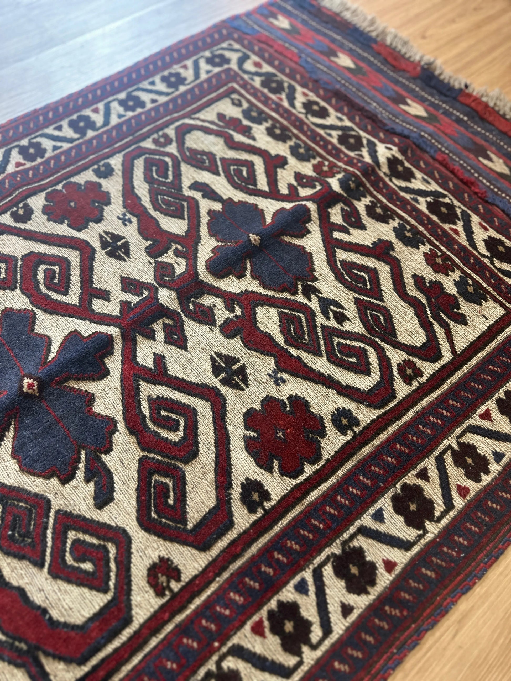 137×85cｍ  手織りアフガン キリム トライバルラグ　ヴィンテージラグ Decorworks