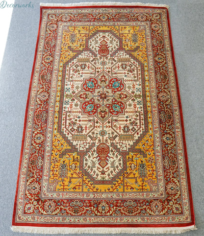 145×103cm　  ペルシャ絨毯　クム産　カシザード房　シルク 100% Decorworks