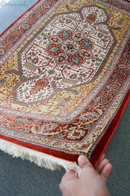 145×103cm　  ペルシャ絨毯　クム産　カシザード房　シルク 100% Decorworks