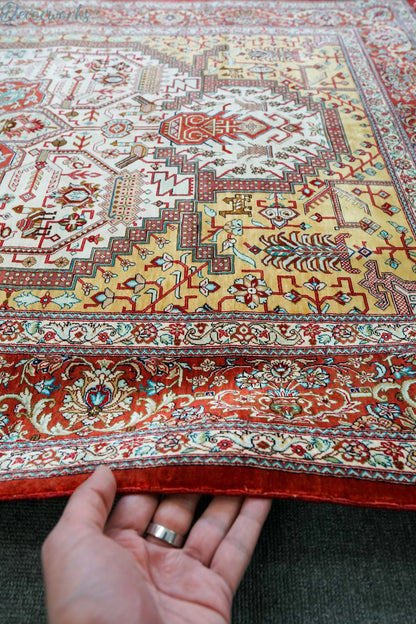 145×103cm　  ペルシャ絨毯　クム産　カシザード房　シルク 100% Decorworks