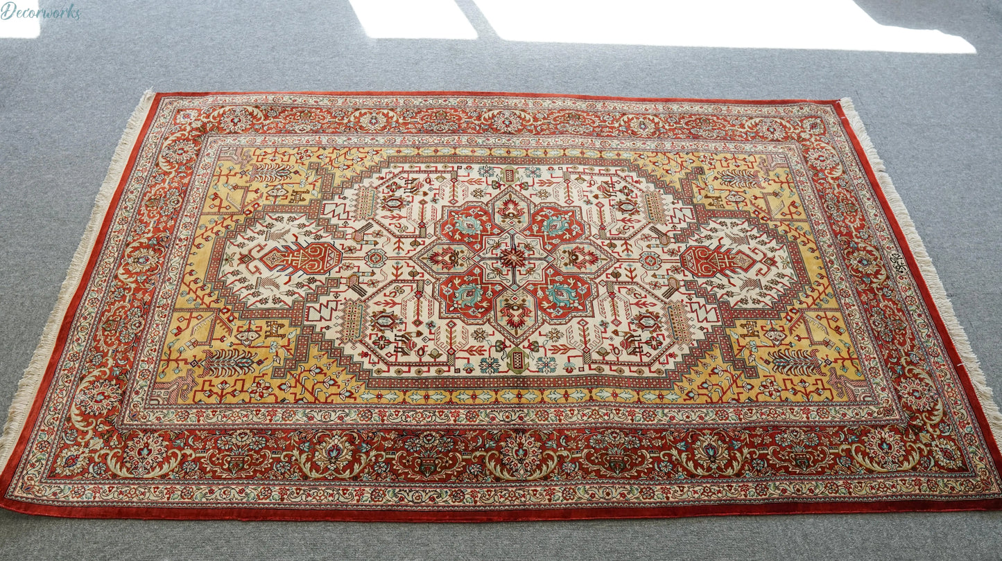 145×103cm　  ペルシャ絨毯　クム産　カシザード房　シルク 100% Decorworks