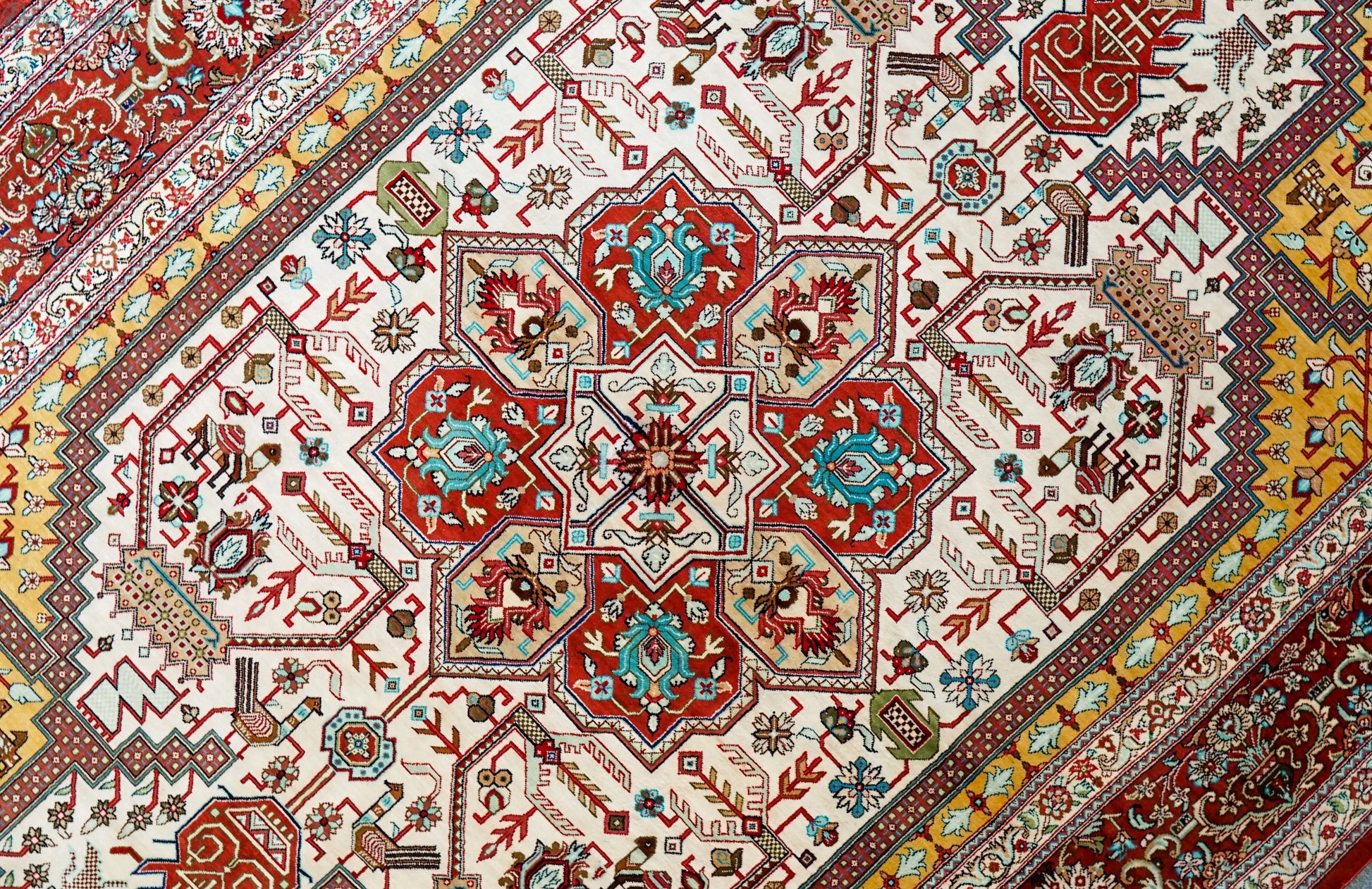 145×103cm　  ペルシャ絨毯　クム産　カシザード房　シルク 100% Decorworks